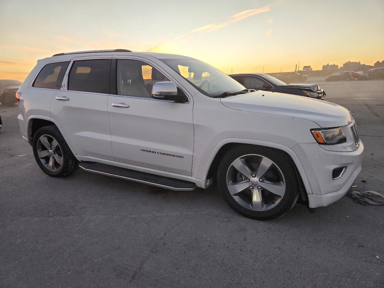 2016 Jeep Grand Cherokee Overland White vin: 1C4RJFCGXGC417585