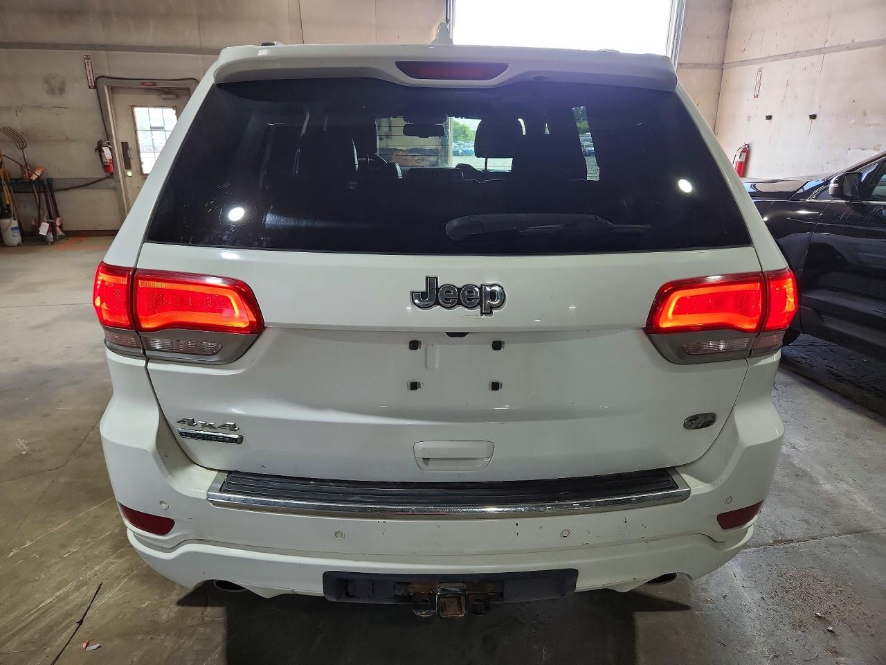 2015 Jeep Grand Cherokee Overland White vin: 1C4RJFCM0FC683606