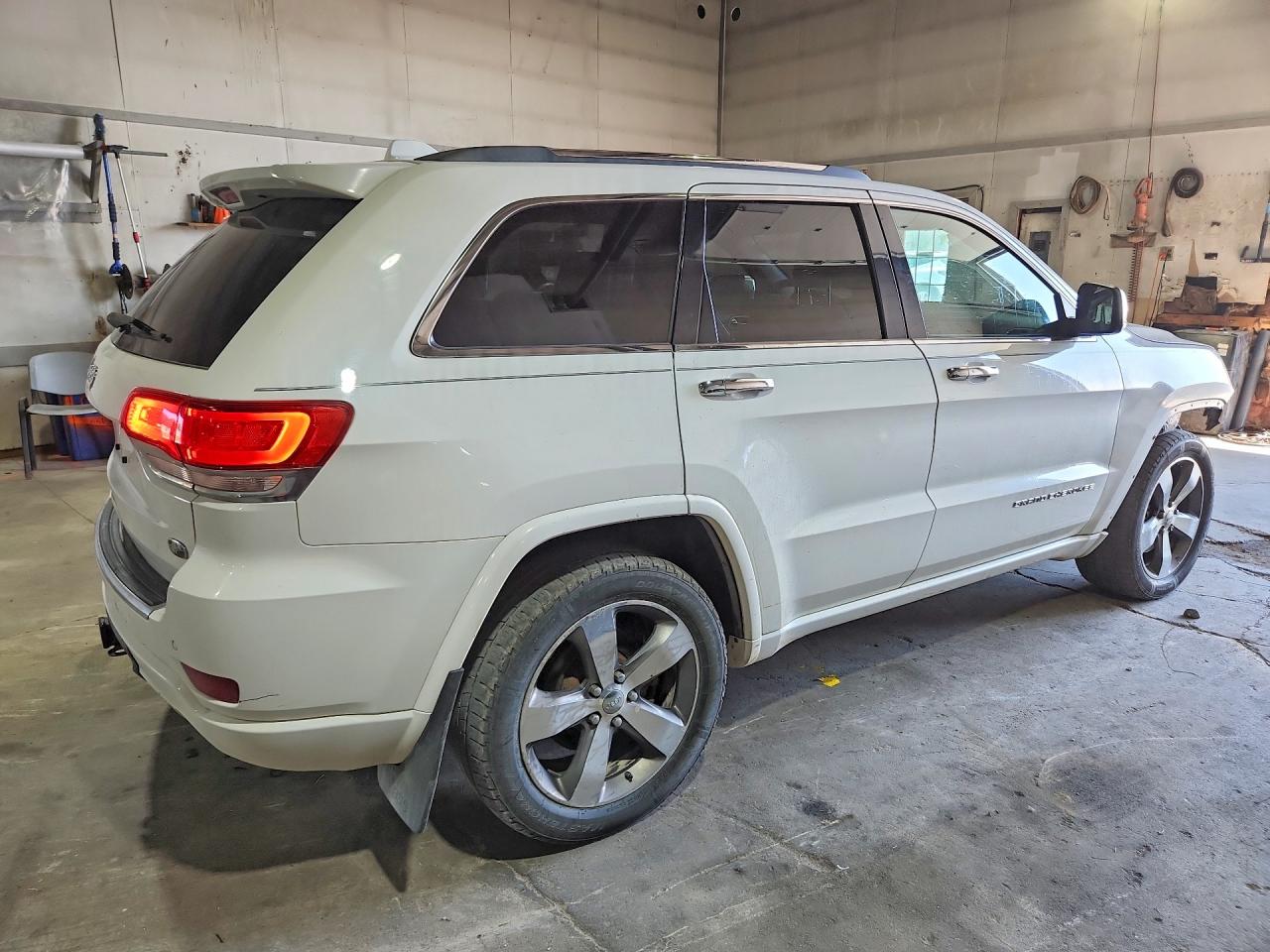 2015 Jeep Grand Cherokee Overland White vin: 1C4RJFCM0FC683606