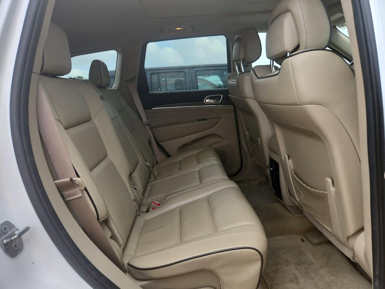 2014 Jeep Grand Cherokee Overland White vin: 1C4RJFCM2EC302336