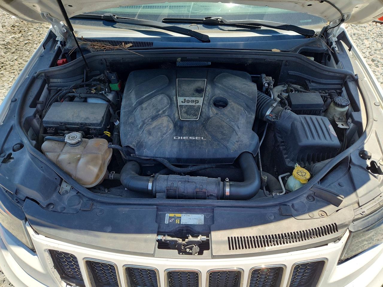 2015 Jeep Grand Cherokee Overland White vin: 1C4RJFCM3FC113034