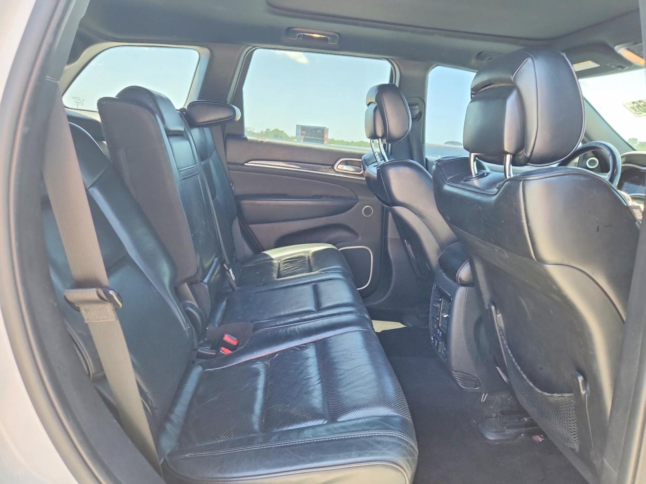 2015 Jeep Grand Cherokee Overland White vin: 1C4RJFCM3FC113034