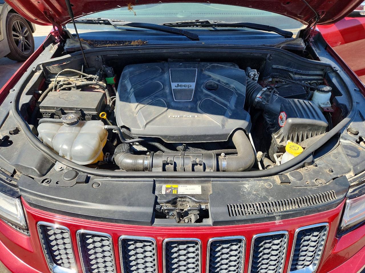 2015 Jeep Grand Cherokee Overland Red vin: 1C4RJFCM3FC916443