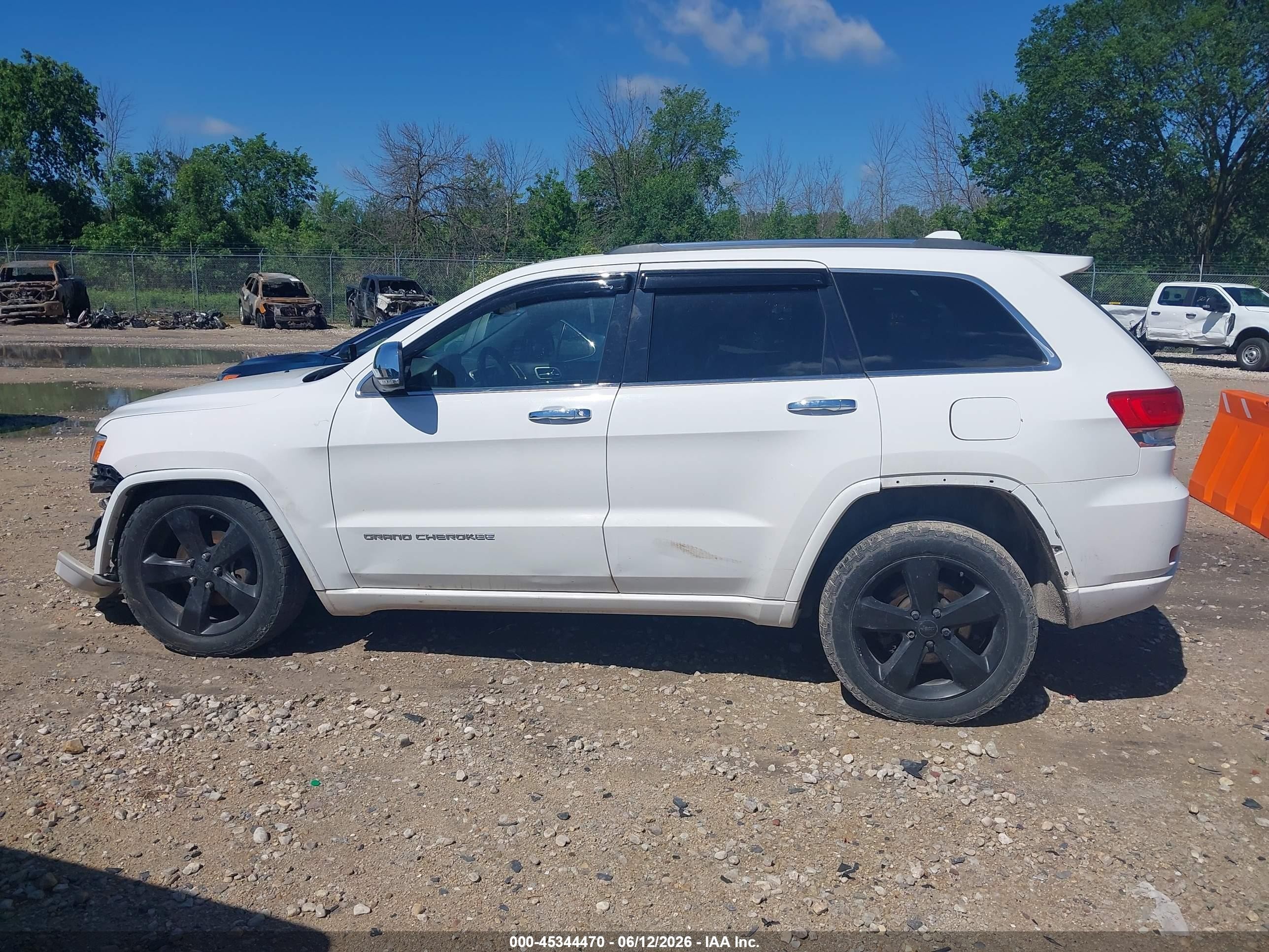 2015 Jeep Grand Cherokee Overland White vin: 1C4RJFCM8FC730915