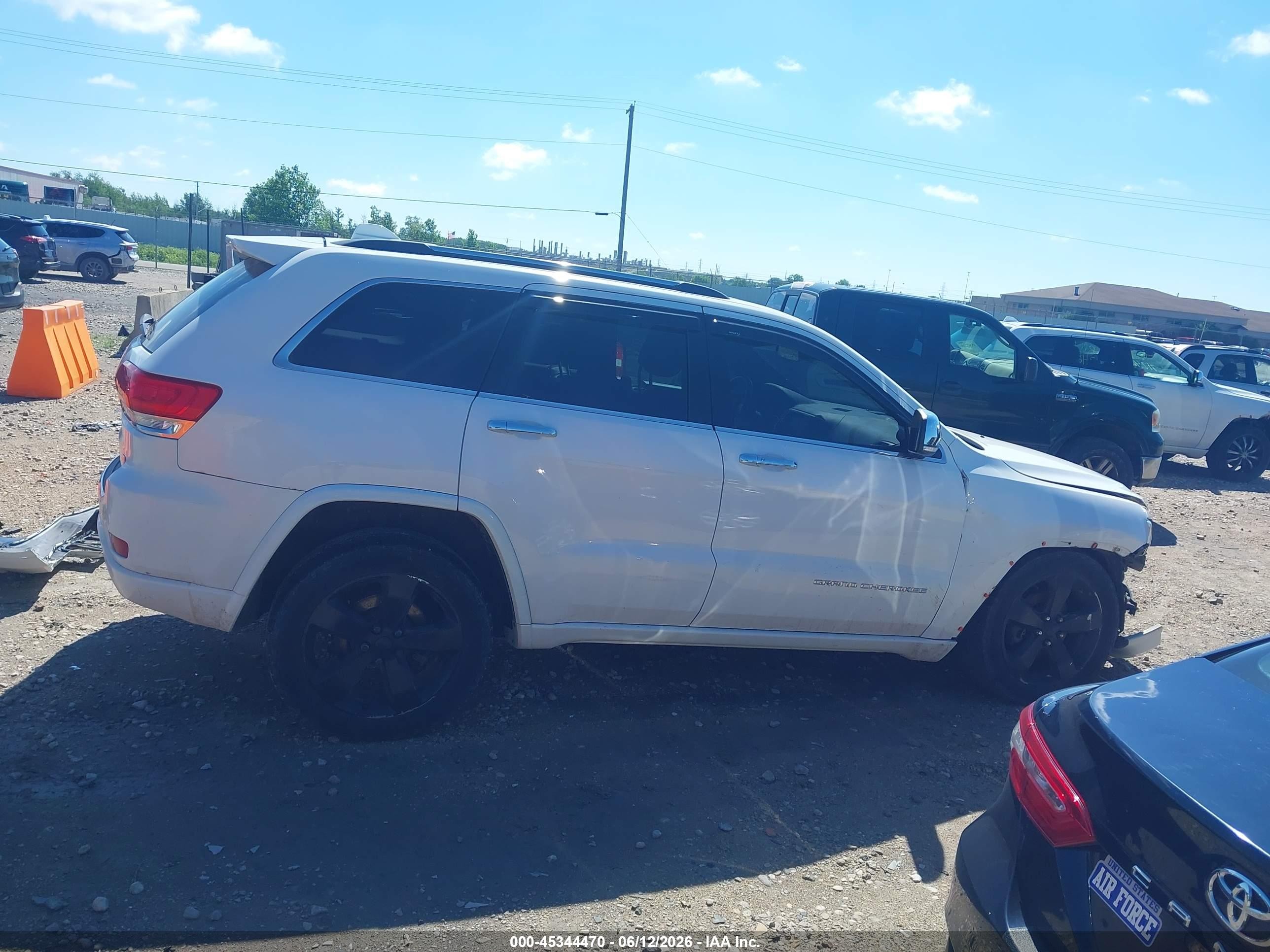 2015 Jeep Grand Cherokee Overland White vin: 1C4RJFCM8FC730915