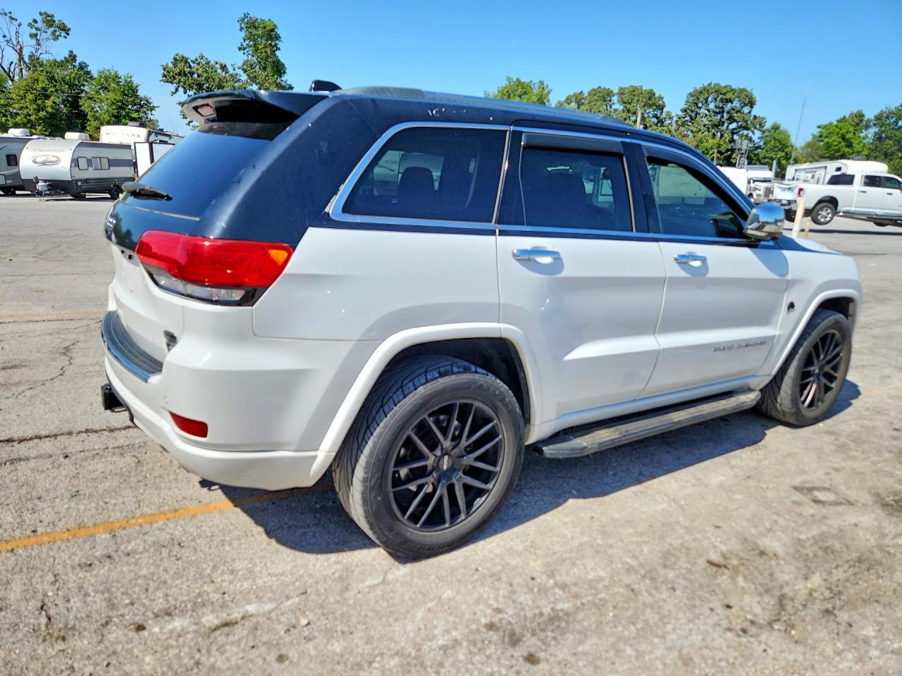 2015 Jeep Grand Cherokee Overland White vin: 1C4RJFCM8FC770234