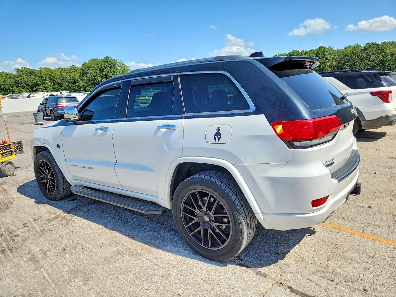 2015 Jeep Grand Cherokee Overland White vin: 1C4RJFCM8FC770234