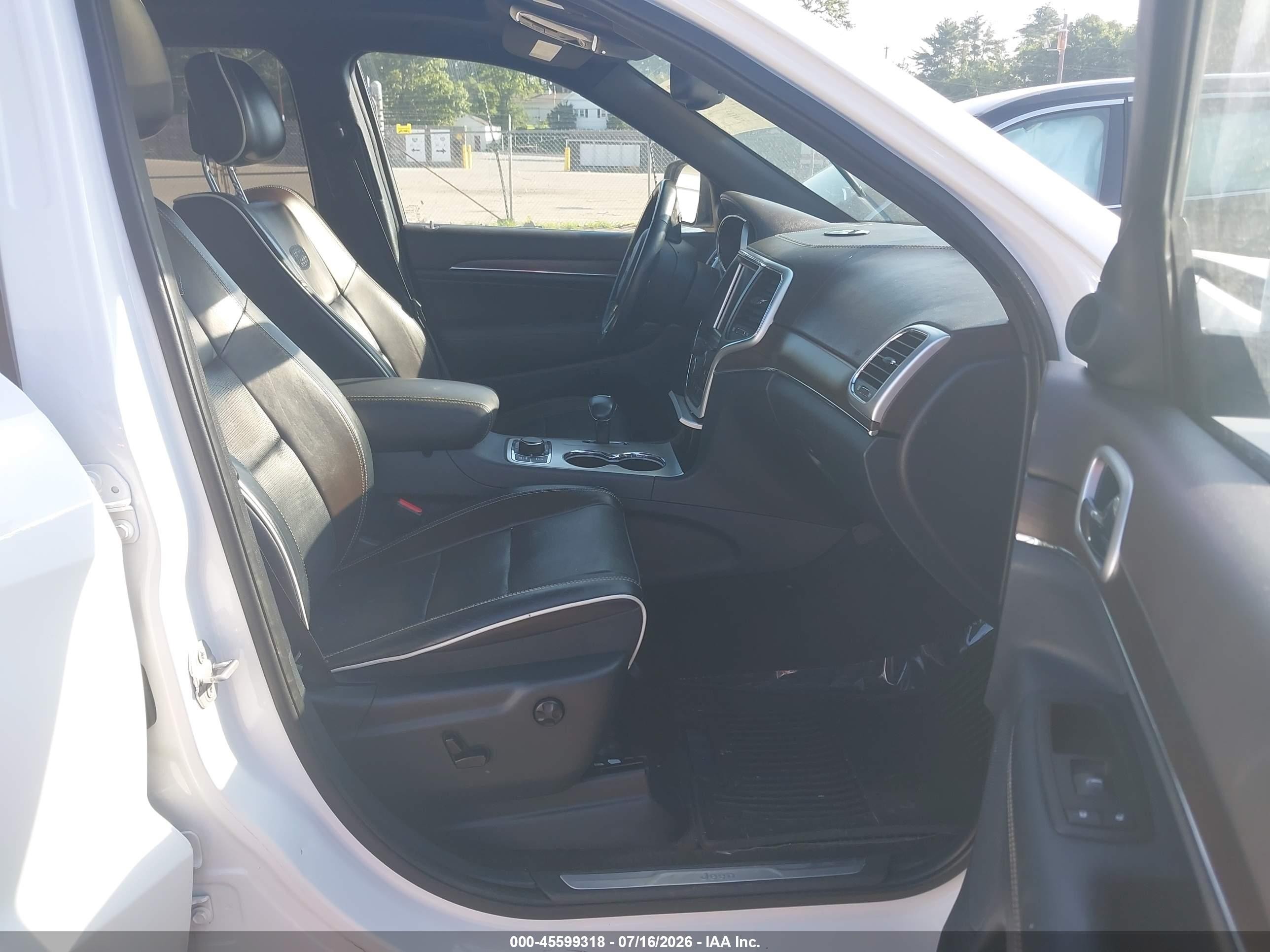 2015 Jeep Grand Cherokee Overland White vin: 1C4RJFCM8FC790967