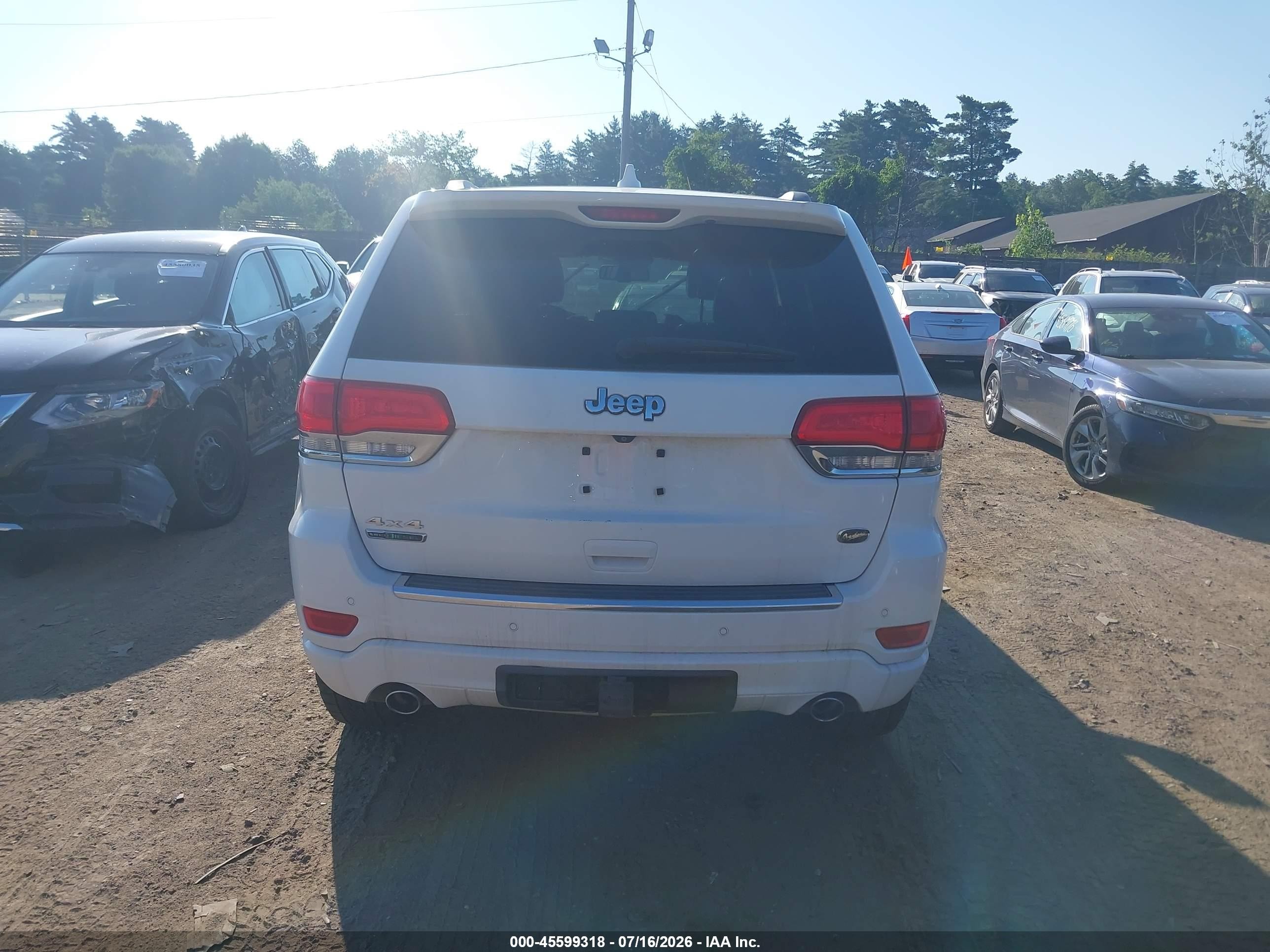 2015 Jeep Grand Cherokee Overland White vin: 1C4RJFCM8FC790967