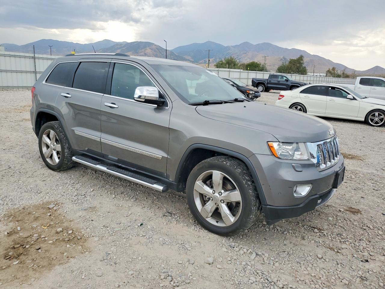 2013 Jeep Grand Cherokee Overland Gray vin: 1C4RJFCT0DC568122