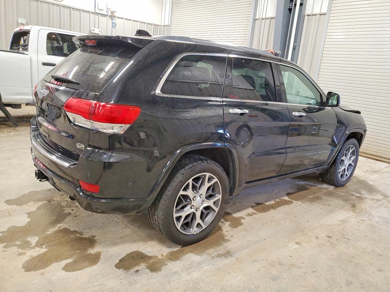 2019 Jeep Grand Cherokee Overland Black vin: 1C4RJFCT0KC569123