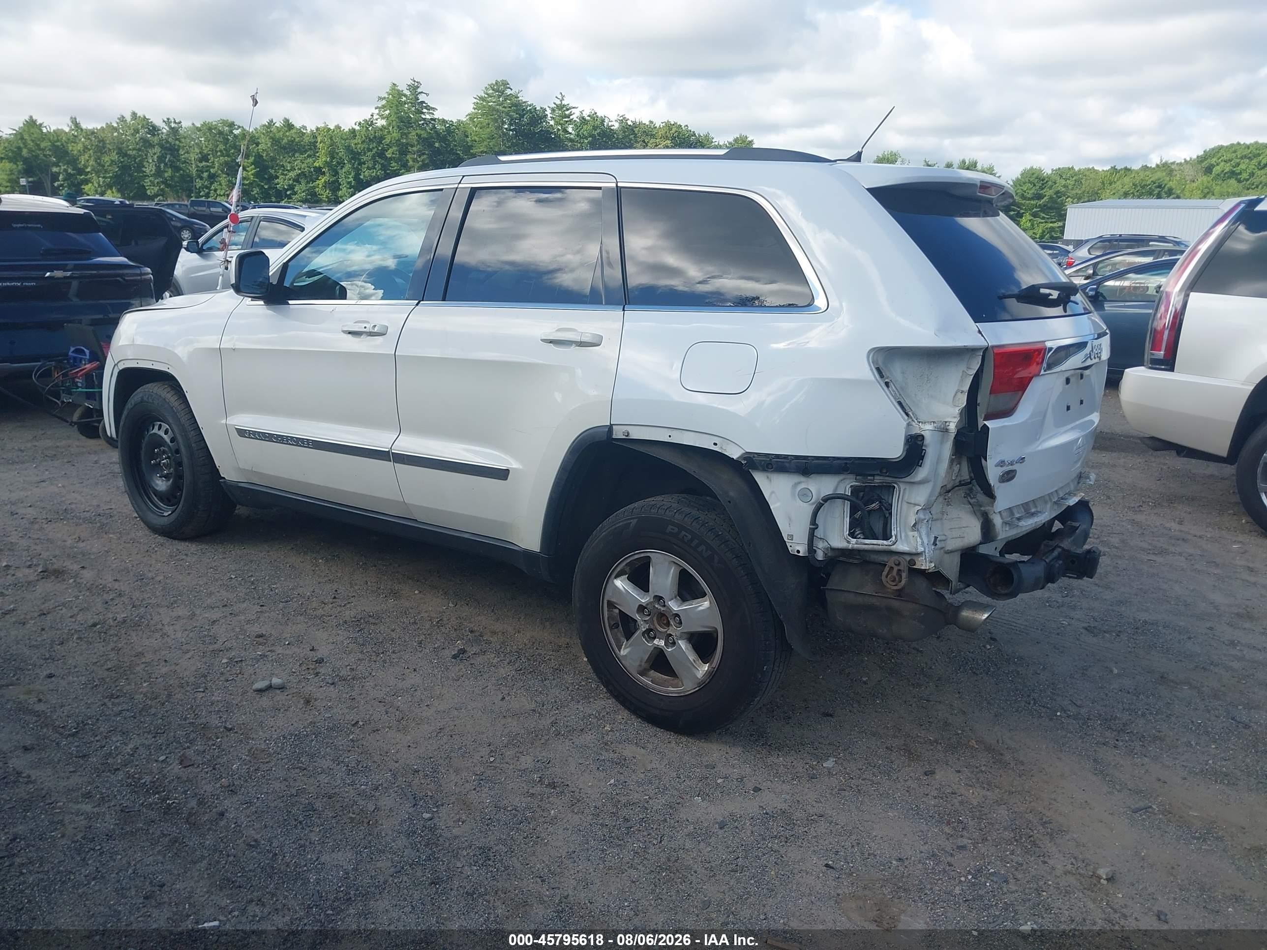 2013 Jeep Grand Cherokee Overland White vin: 1C4RJFCT1DC603265