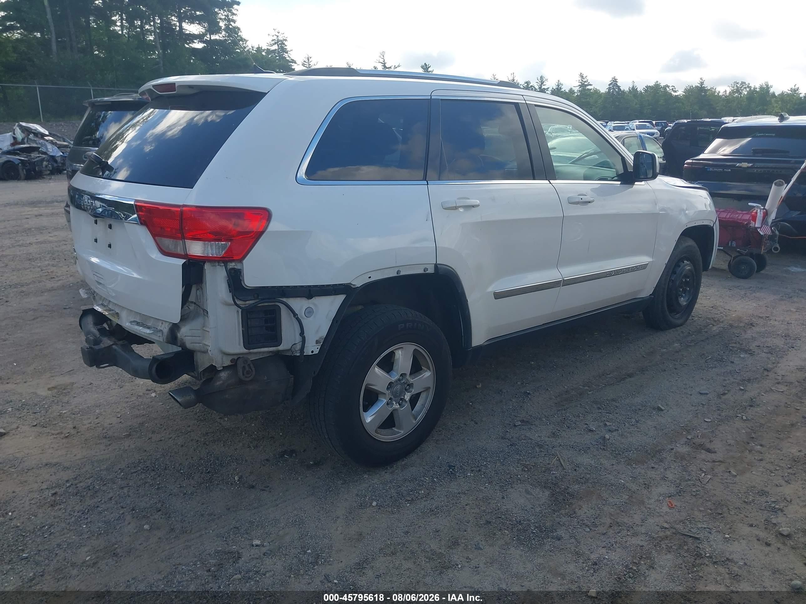 2013 Jeep Grand Cherokee Overland White vin: 1C4RJFCT1DC603265