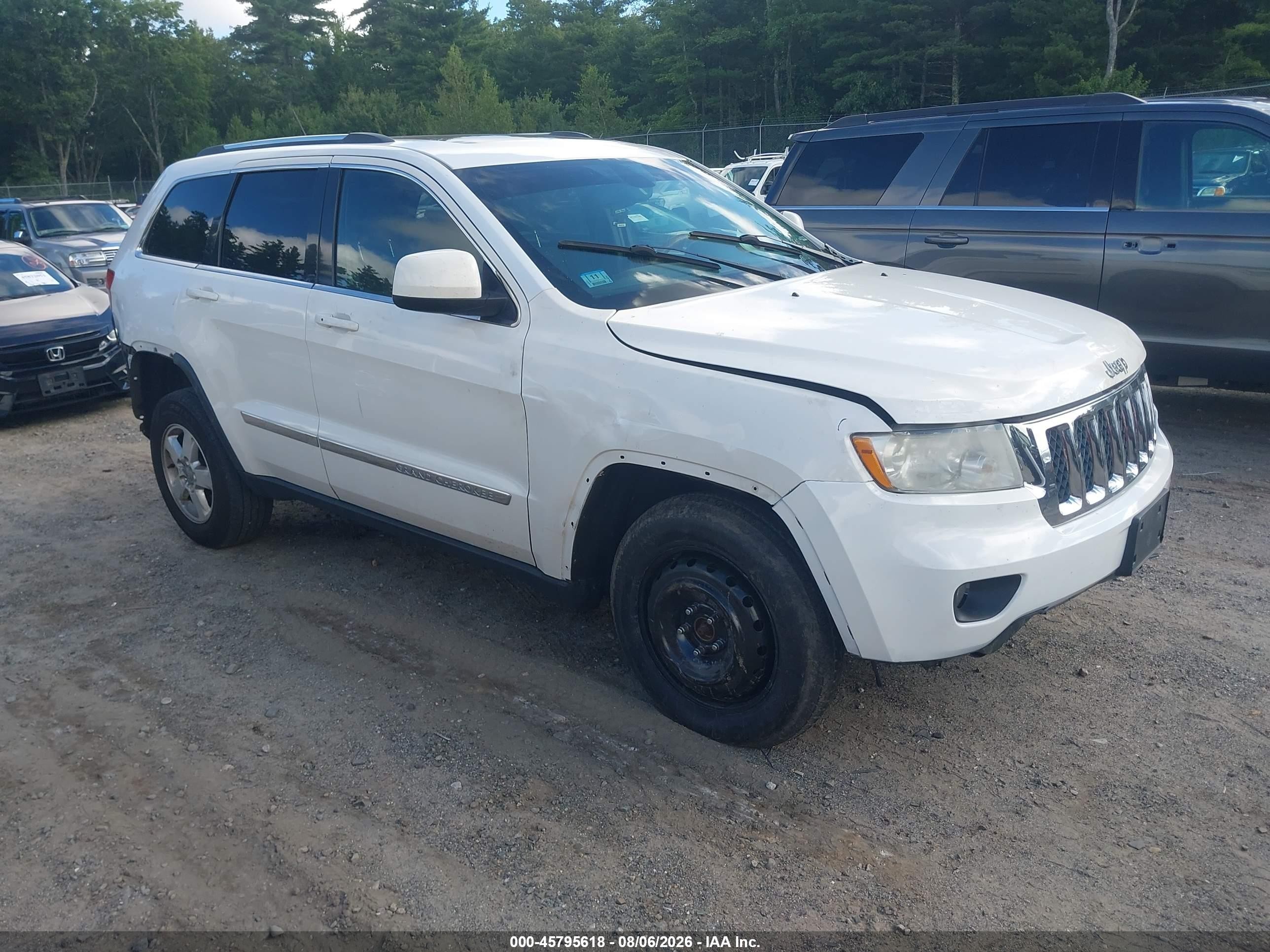 2013 Jeep Grand Cherokee Overland White vin: 1C4RJFCT1DC603265