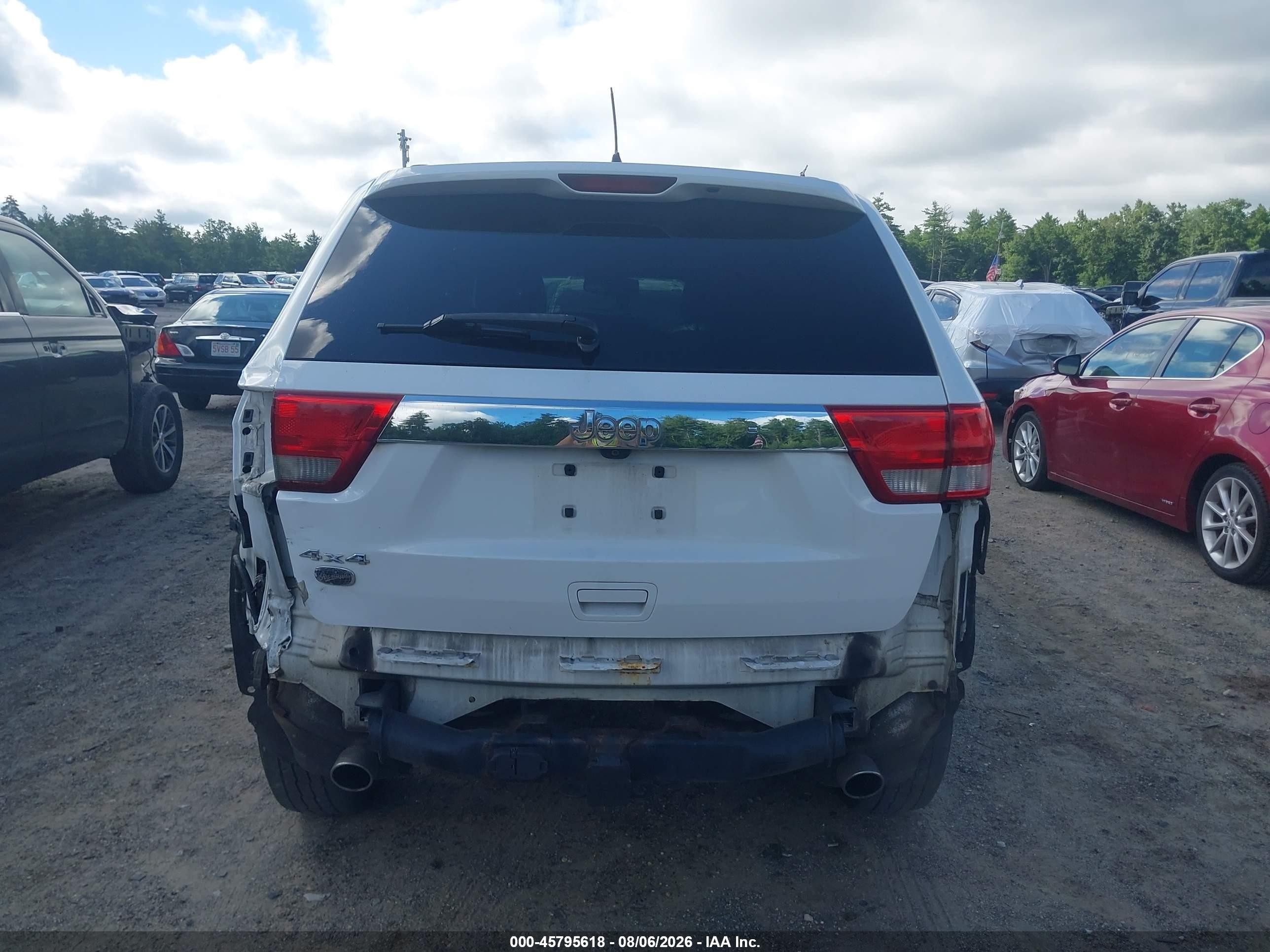 2013 Jeep Grand Cherokee Overland White vin: 1C4RJFCT1DC603265