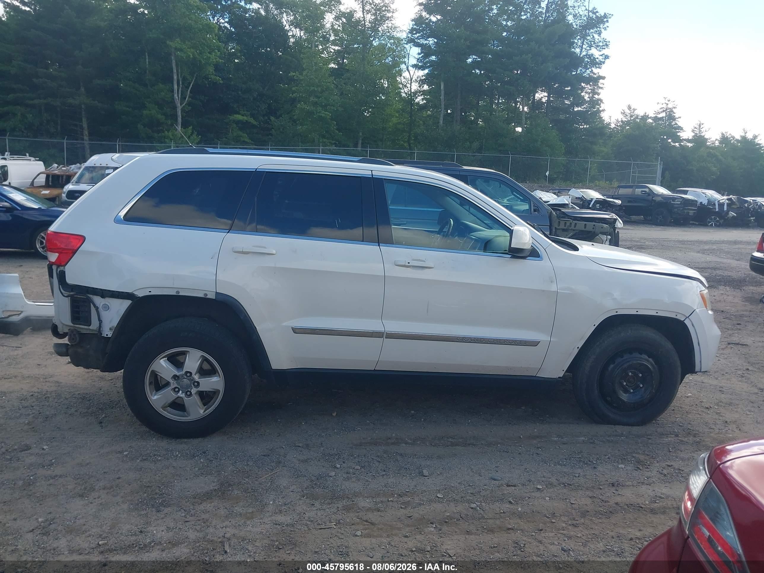 2013 Jeep Grand Cherokee Overland White vin: 1C4RJFCT1DC603265