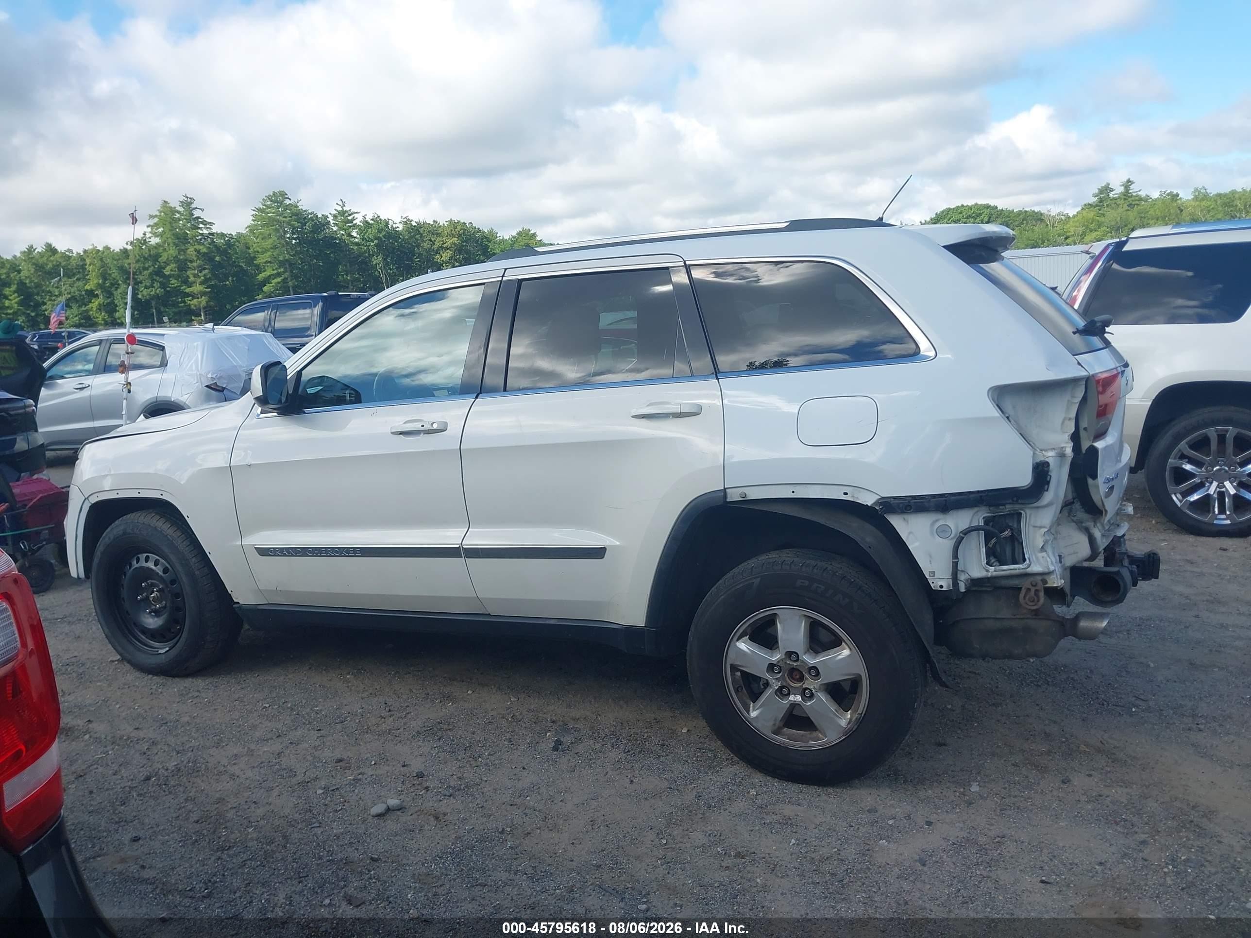 2013 Jeep Grand Cherokee Overland White vin: 1C4RJFCT1DC603265