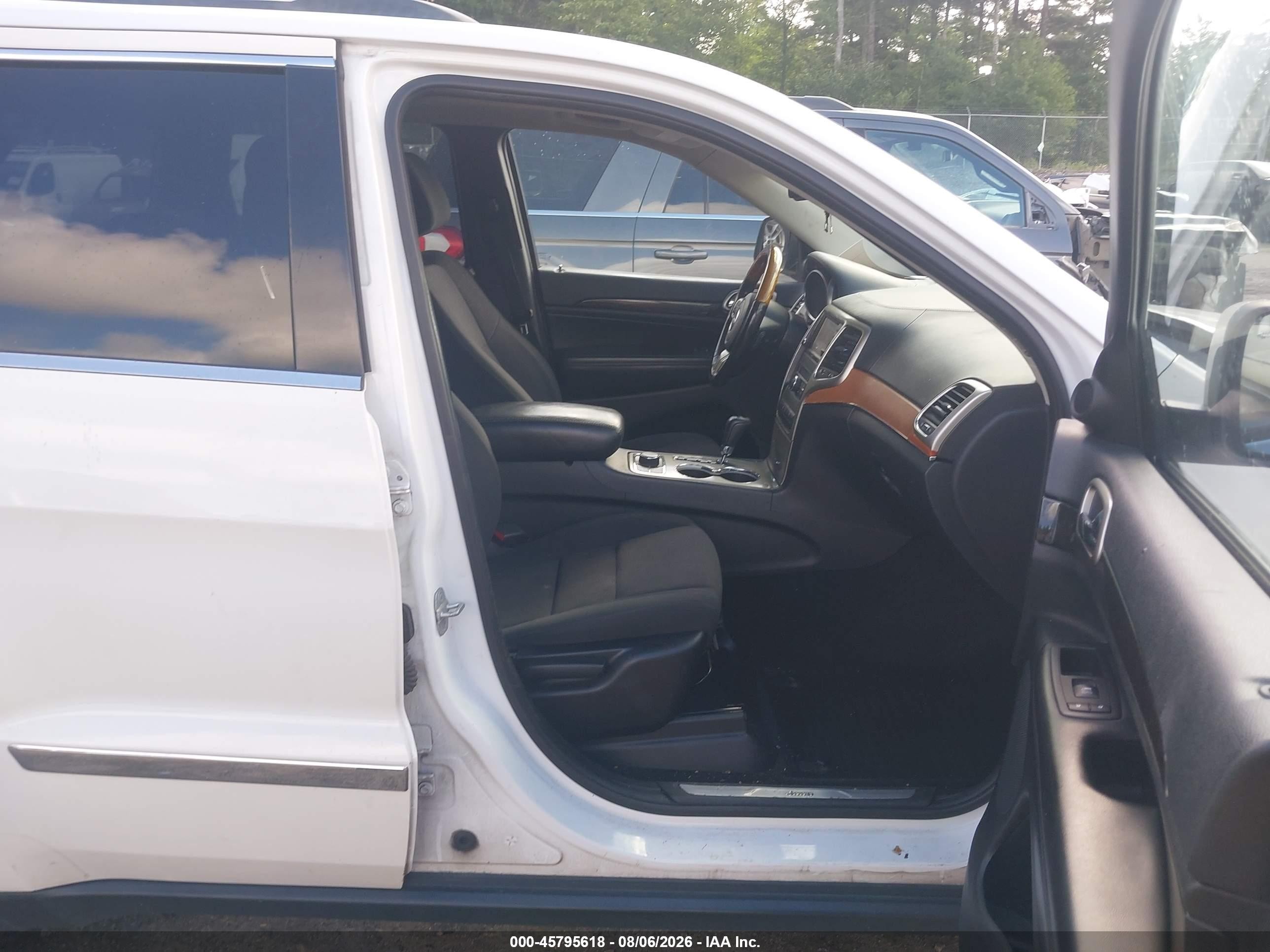 2013 Jeep Grand Cherokee Overland White vin: 1C4RJFCT1DC603265