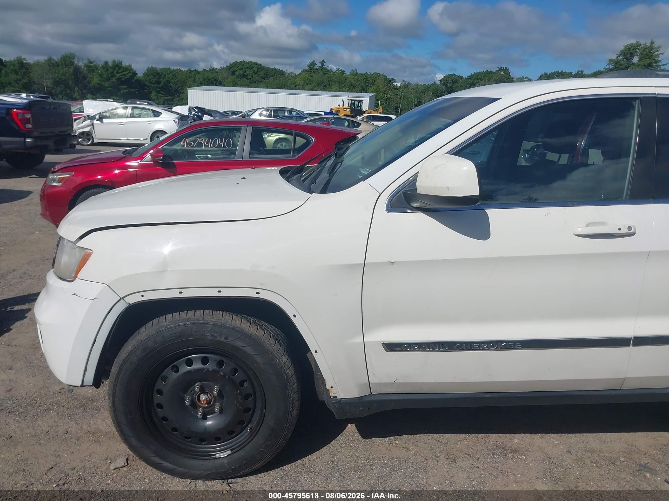 2013 Jeep Grand Cherokee Overland White vin: 1C4RJFCT1DC603265