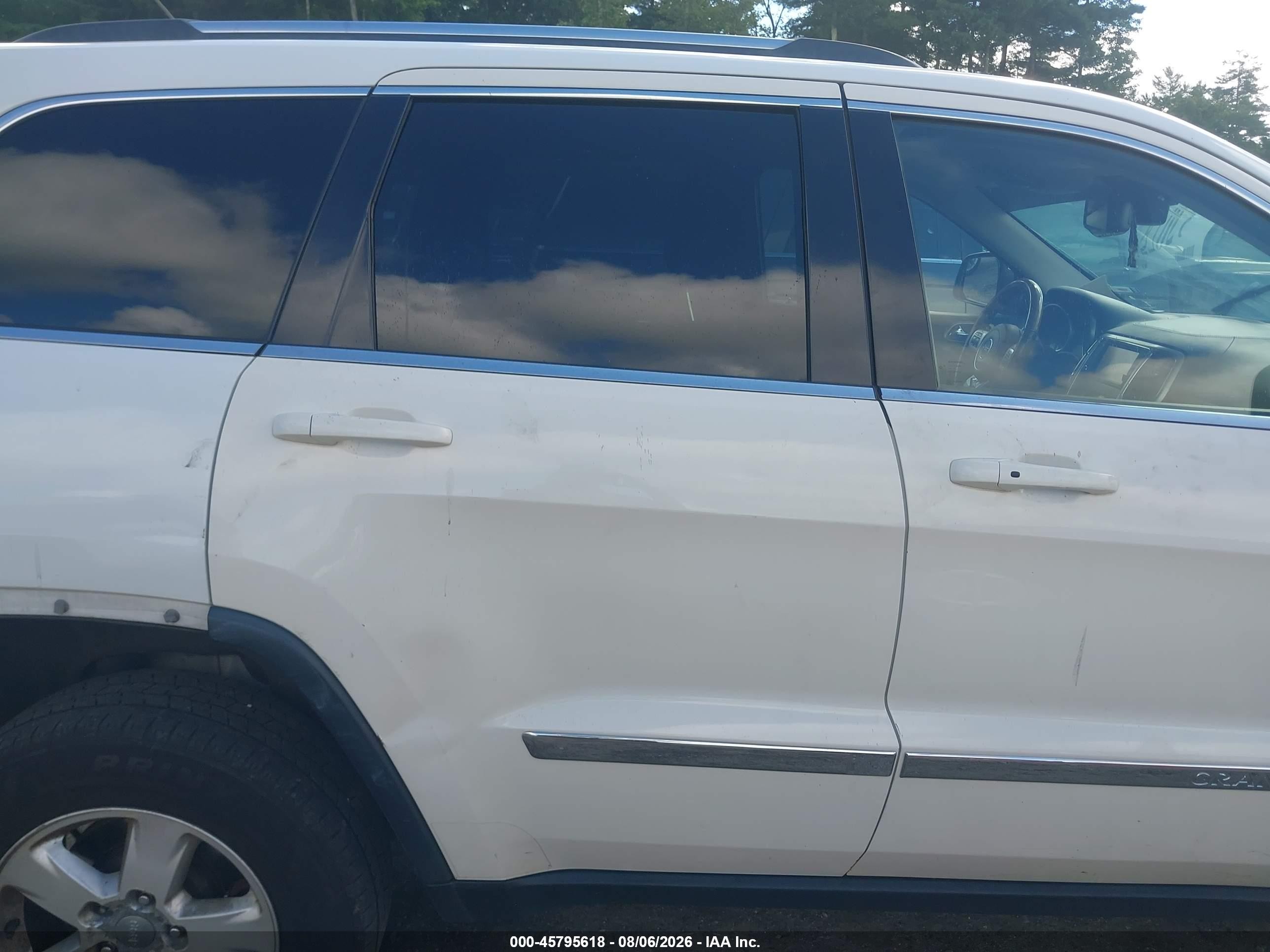 2013 Jeep Grand Cherokee Overland White vin: 1C4RJFCT1DC603265