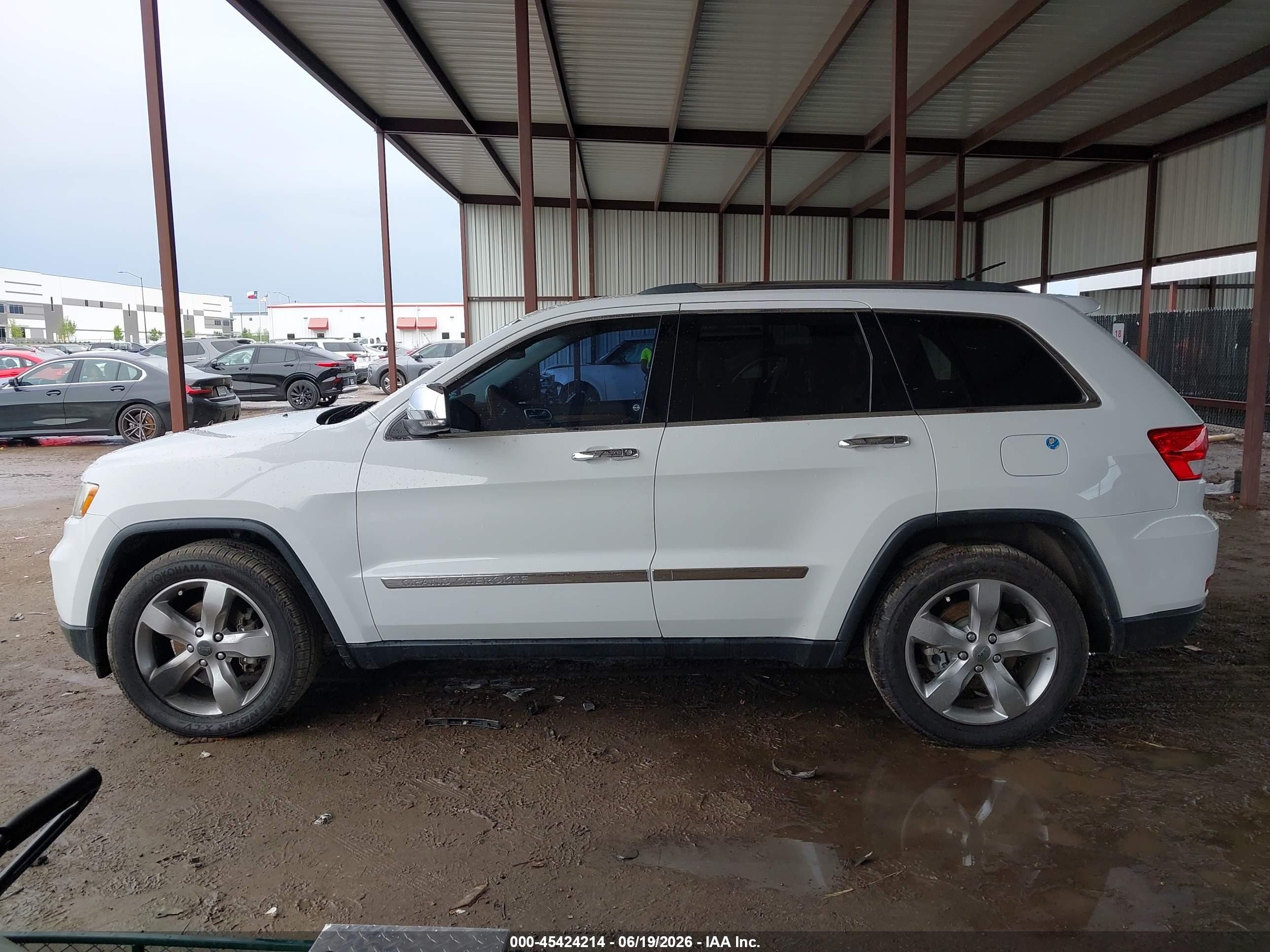 2013 Jeep Grand Cherokee Overland Белый vin: 1C4RJFCT1DC646472