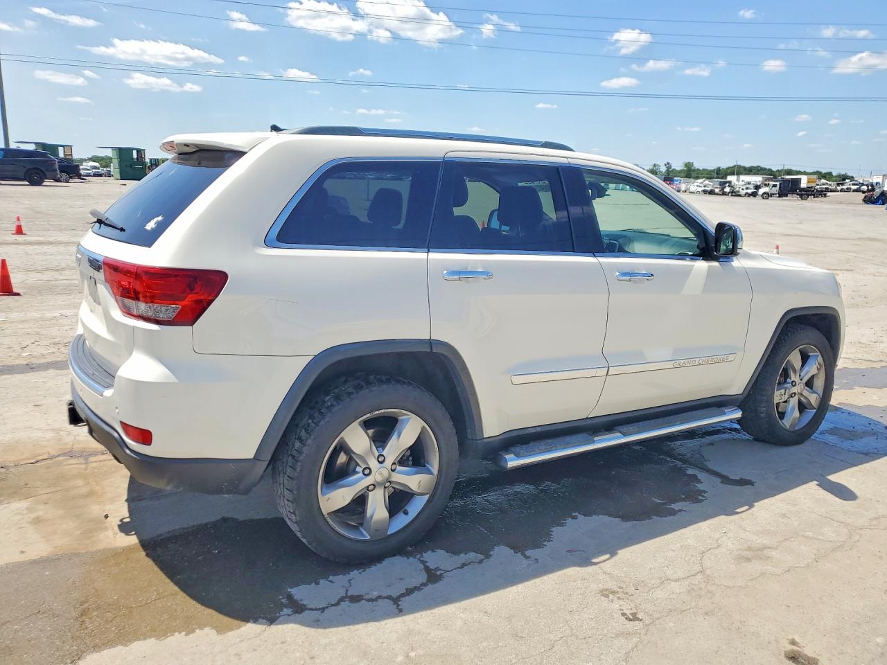 2012 Jeep Grand Cherokee Overland White vin: 1C4RJFCT2CC116638