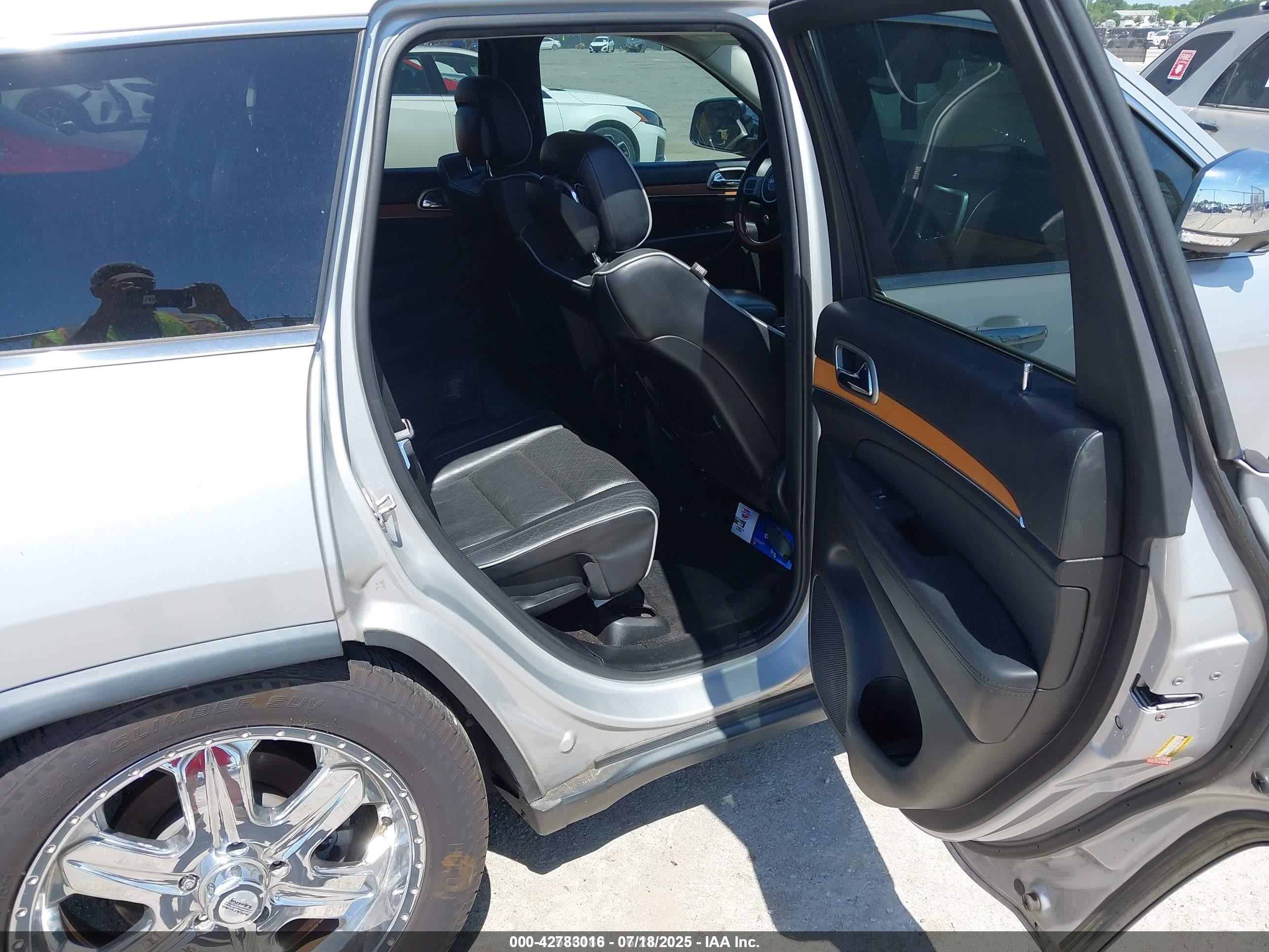 2013 Jeep Grand Cherokee Overland Silver vin: 1C4RJFCT2DC524008