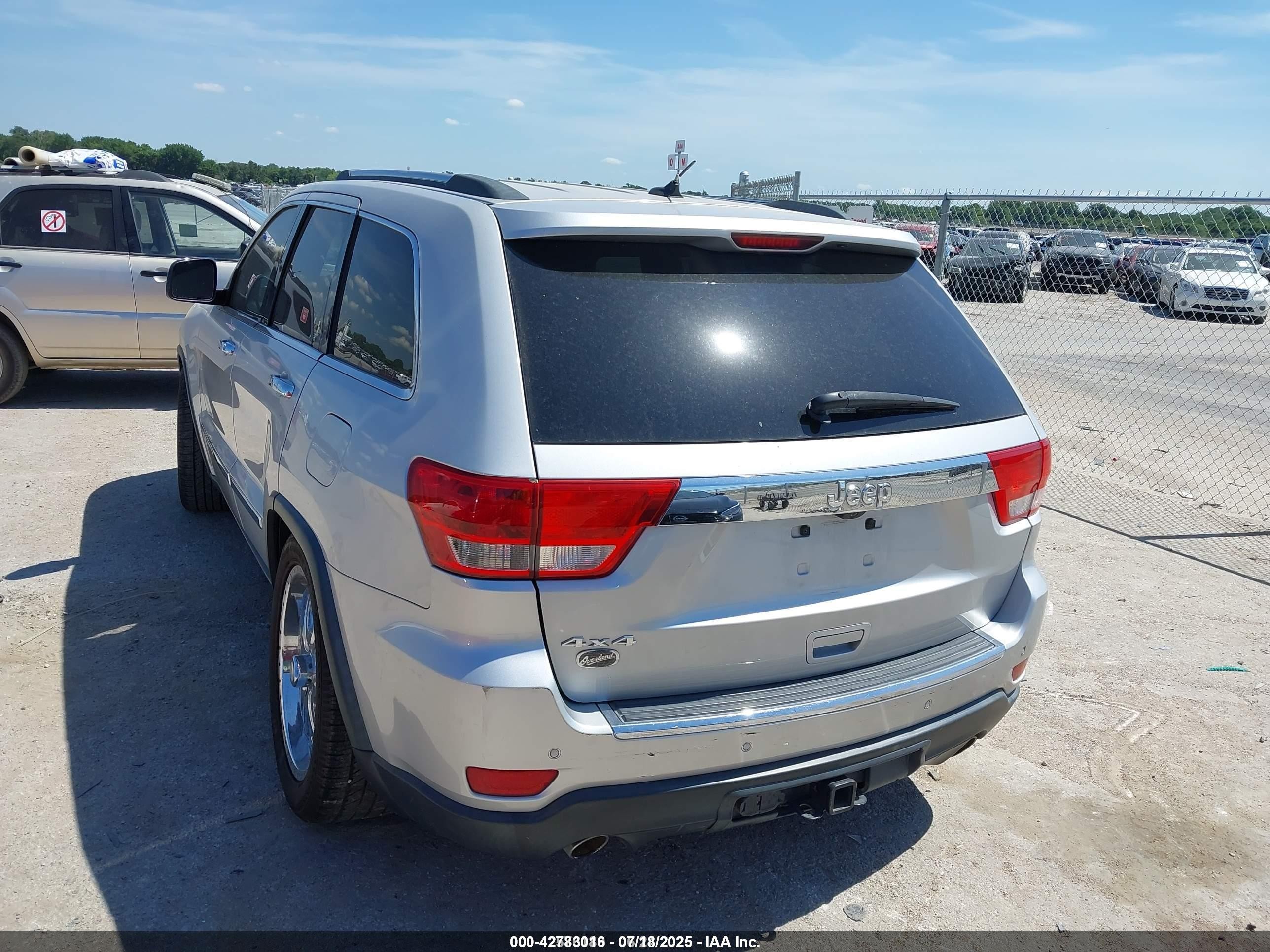 2013 Jeep Grand Cherokee Overland Silver vin: 1C4RJFCT2DC524008