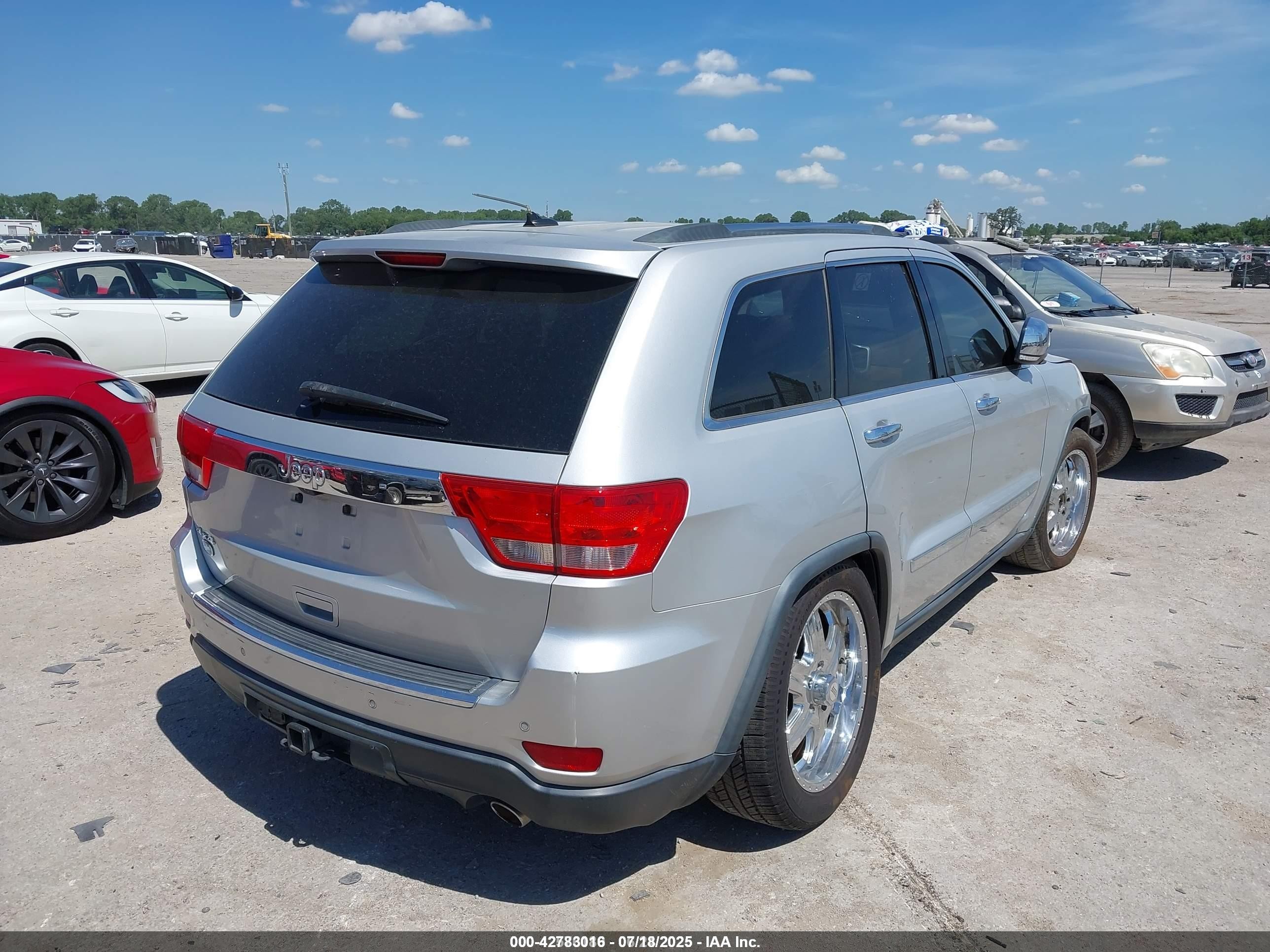 2013 Jeep Grand Cherokee Overland Silver vin: 1C4RJFCT2DC524008