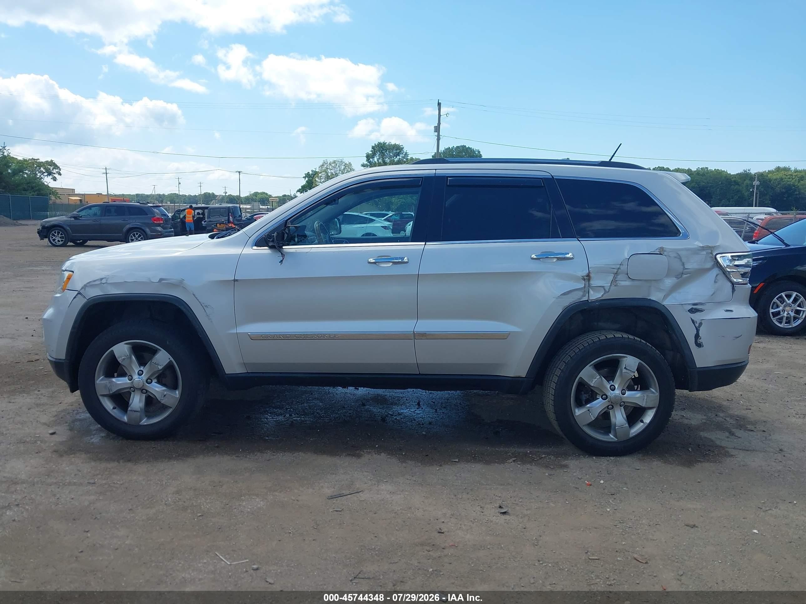 2013 Jeep Grand Cherokee Overland Silver vin: 1C4RJFCT2DC525000