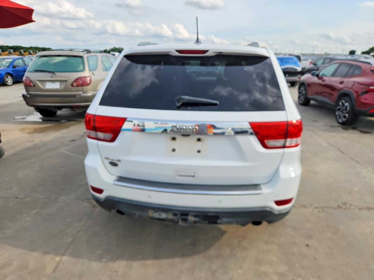 2013 Jeep Grand Cherokee Overland White vin: 1C4RJFCT3DC525720