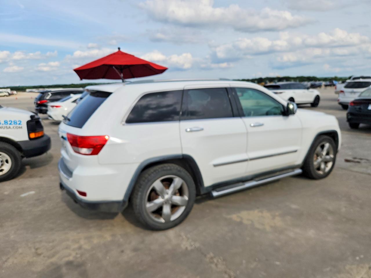2013 Jeep Grand Cherokee Overland White vin: 1C4RJFCT3DC525720