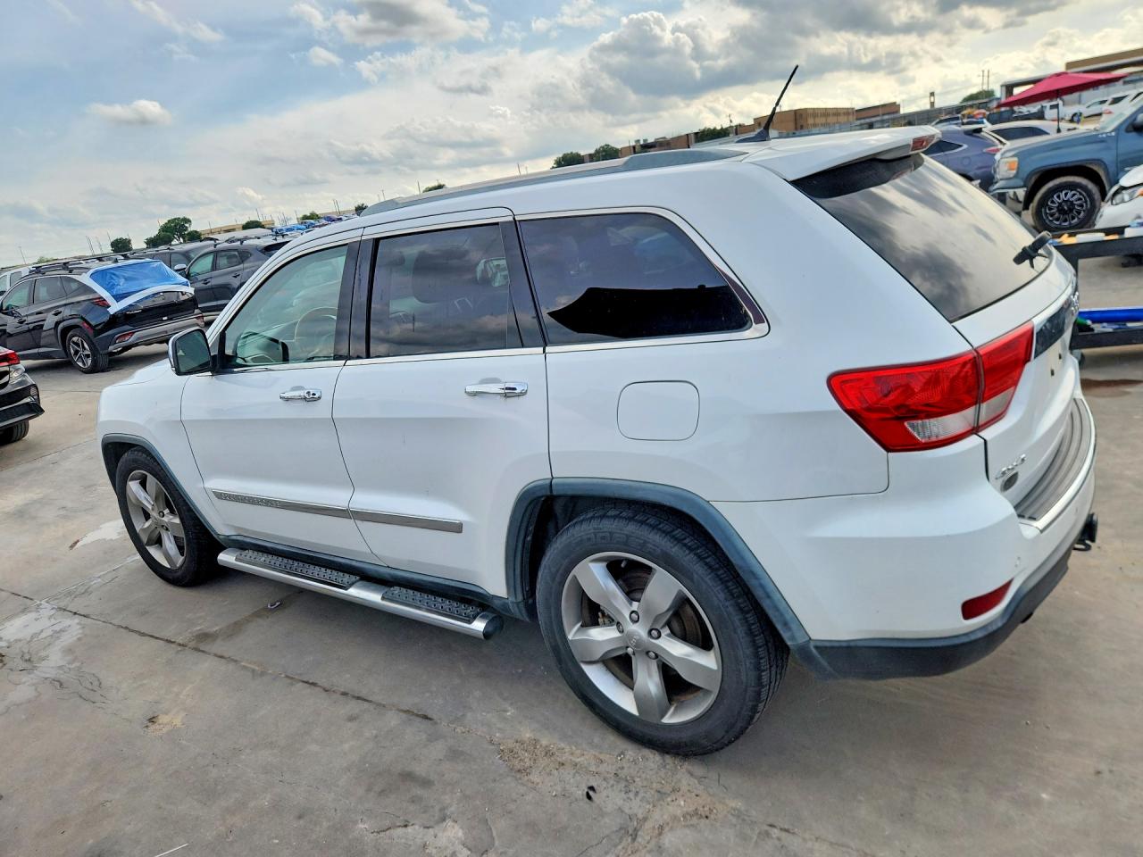 2013 Jeep Grand Cherokee Overland White vin: 1C4RJFCT3DC525720