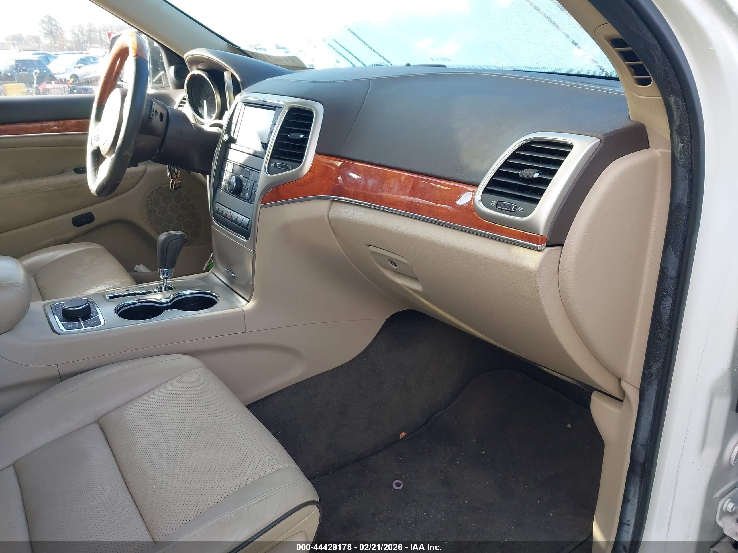 2013 Jeep Grand Cherokee Overland White vin: 1C4RJFCT3DC620603