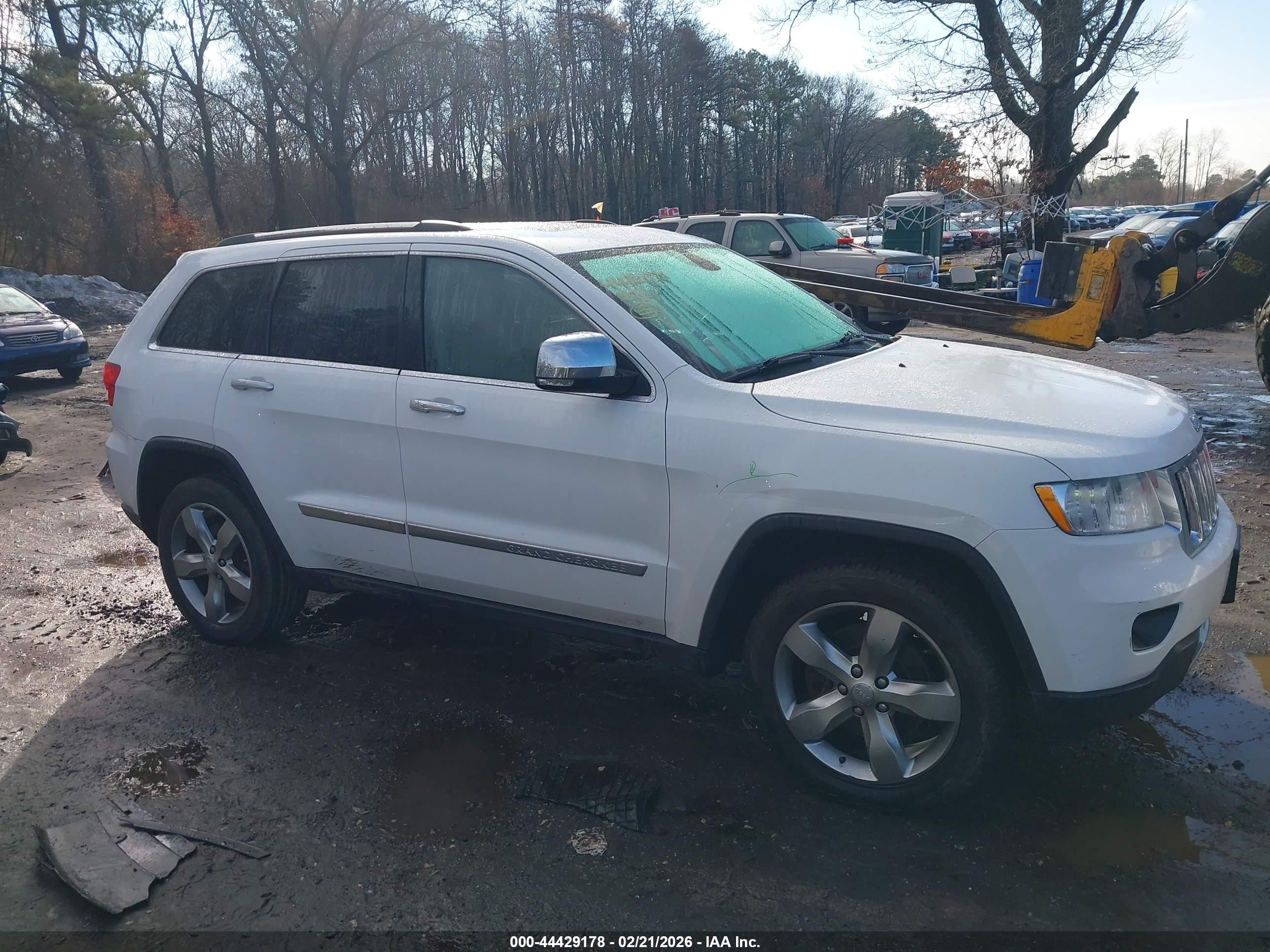 2013 Jeep Grand Cherokee Overland White vin: 1C4RJFCT3DC620603