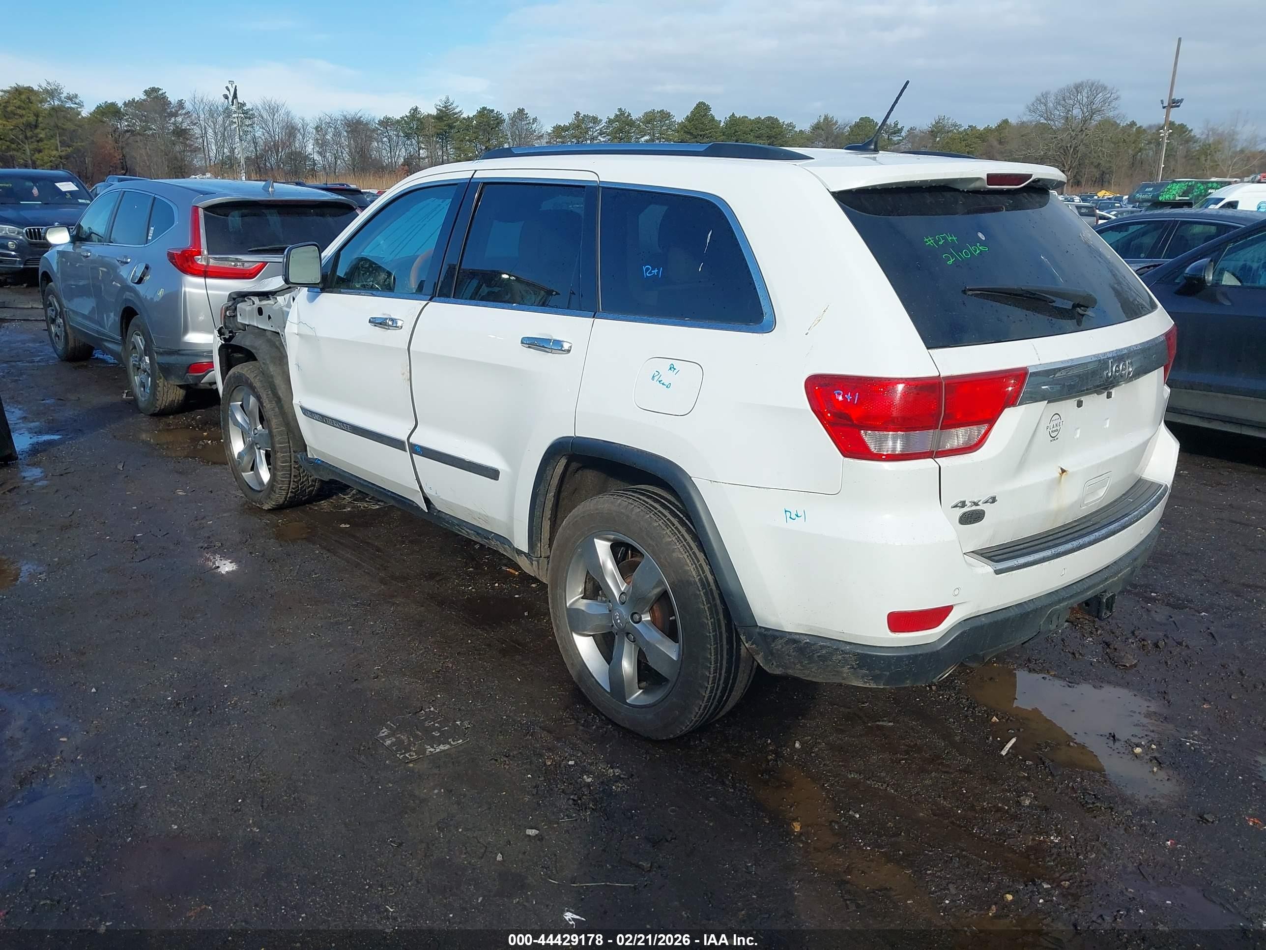 2013 Jeep Grand Cherokee Overland White vin: 1C4RJFCT3DC620603