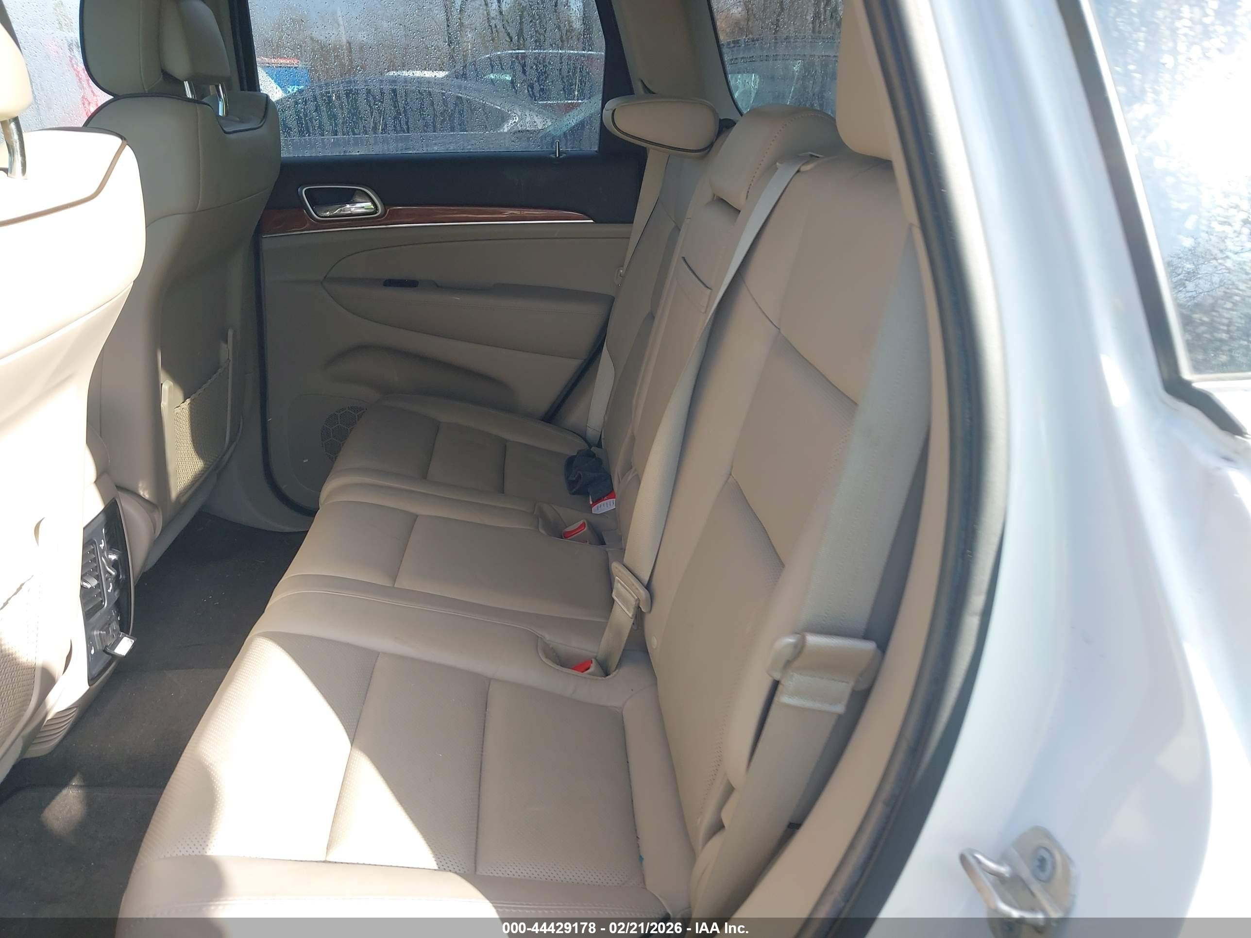 2013 Jeep Grand Cherokee Overland White vin: 1C4RJFCT3DC620603
