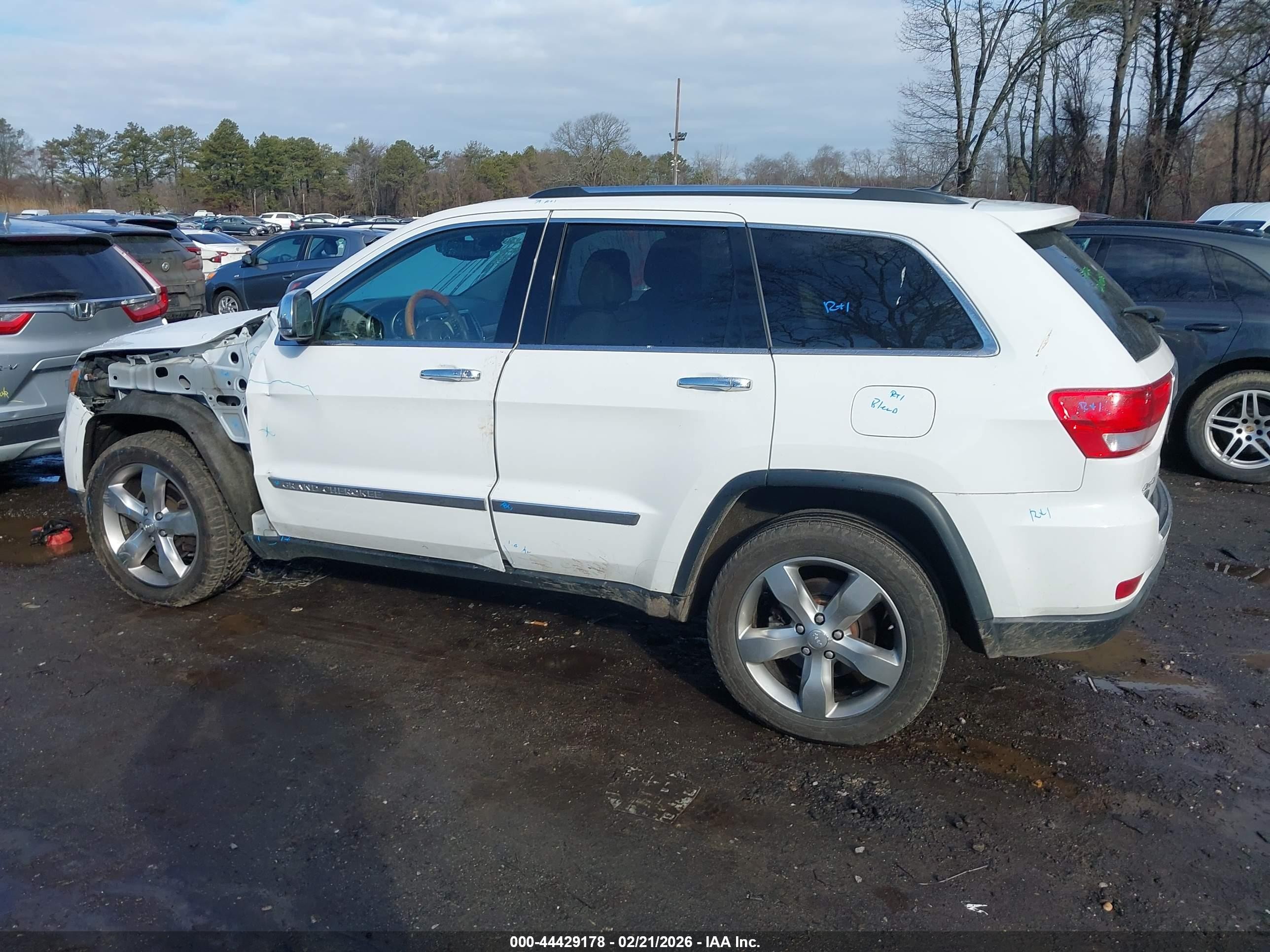 2013 Jeep Grand Cherokee Overland White vin: 1C4RJFCT3DC620603