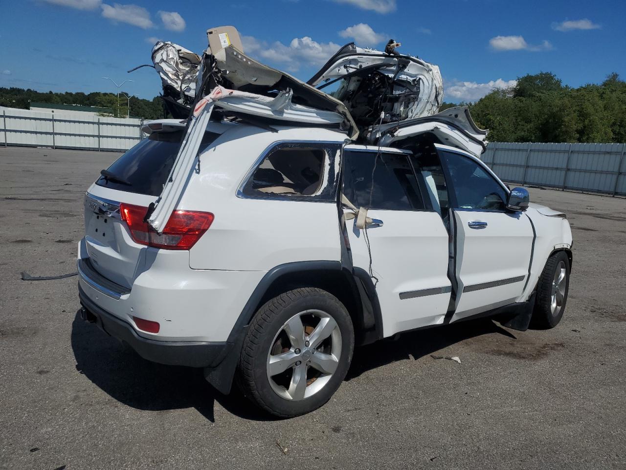 2013 Jeep Grand Cherokee Overland White vin: 1C4RJFCT4DC634705