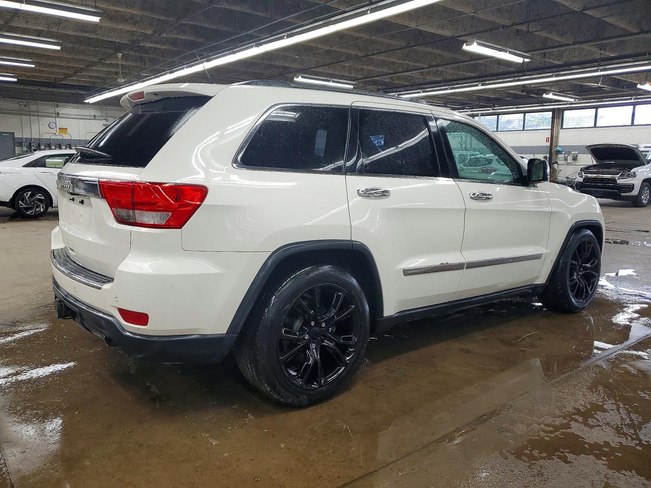 2012 Jeep Grand Cherokee Overland White vin: 1C4RJFCT5CC250754