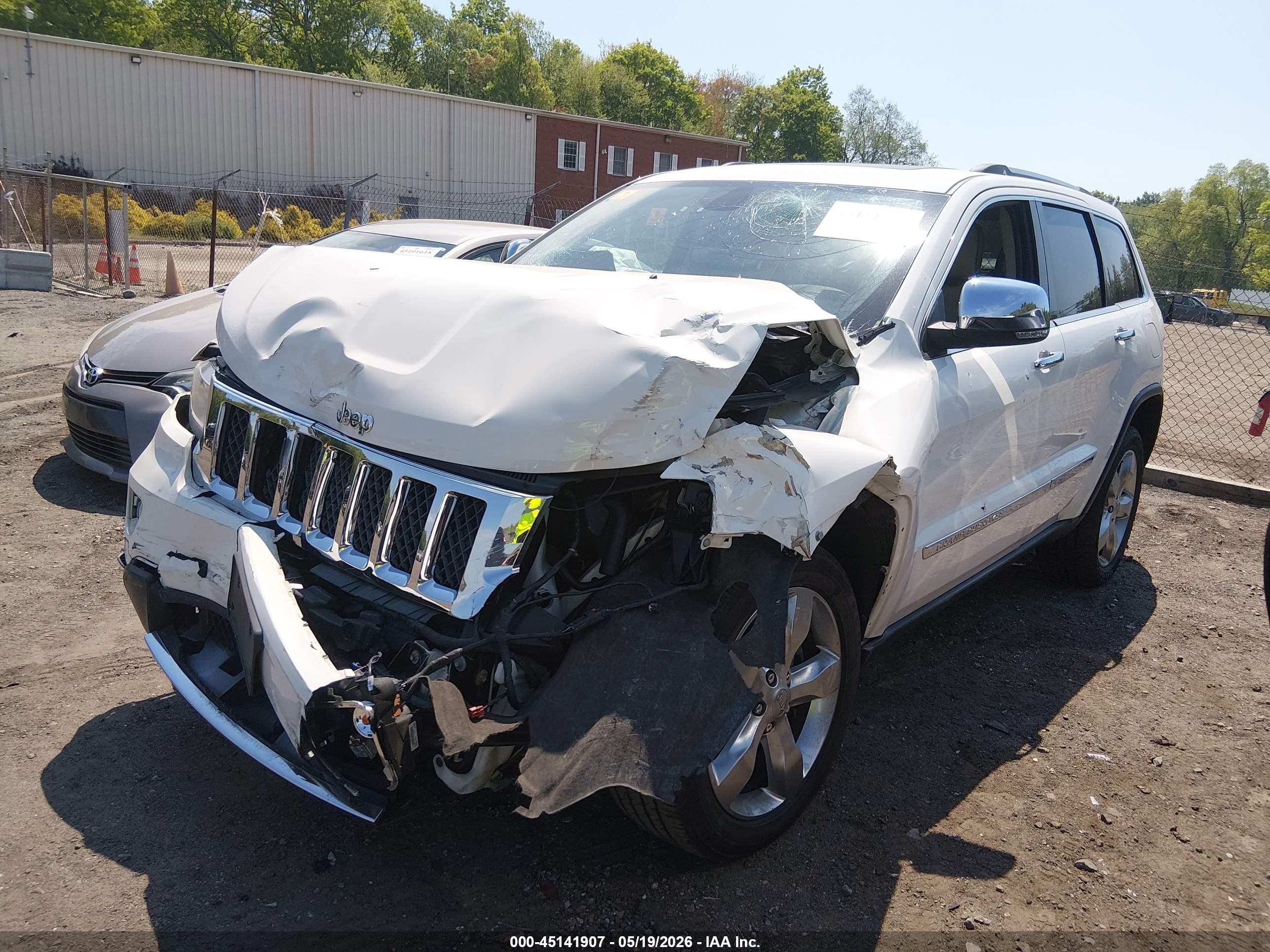 2012 Jeep Grand Cherokee Overland White vin: 1C4RJFCT6CC352421