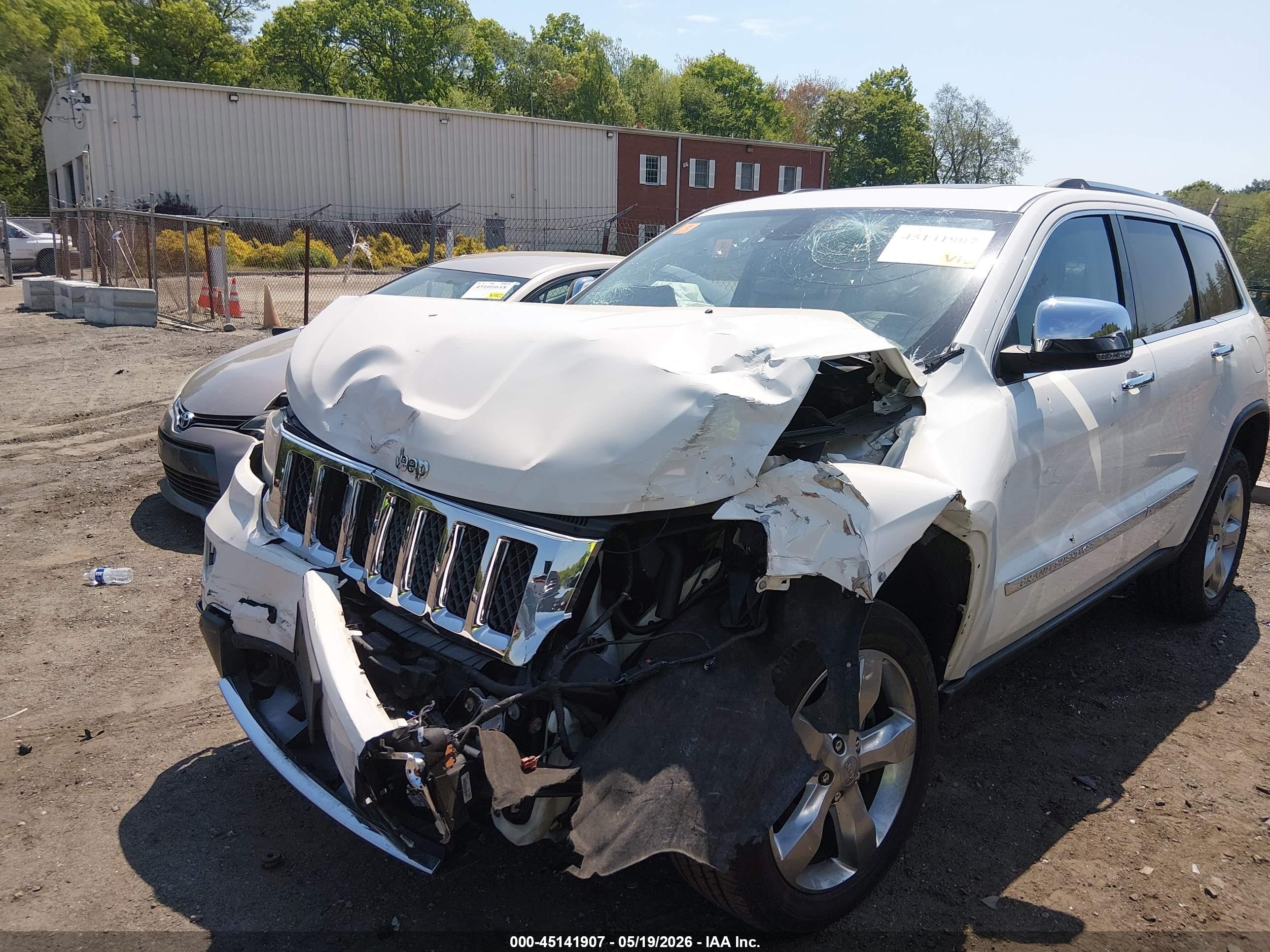 2012 Jeep Grand Cherokee Overland White vin: 1C4RJFCT6CC352421