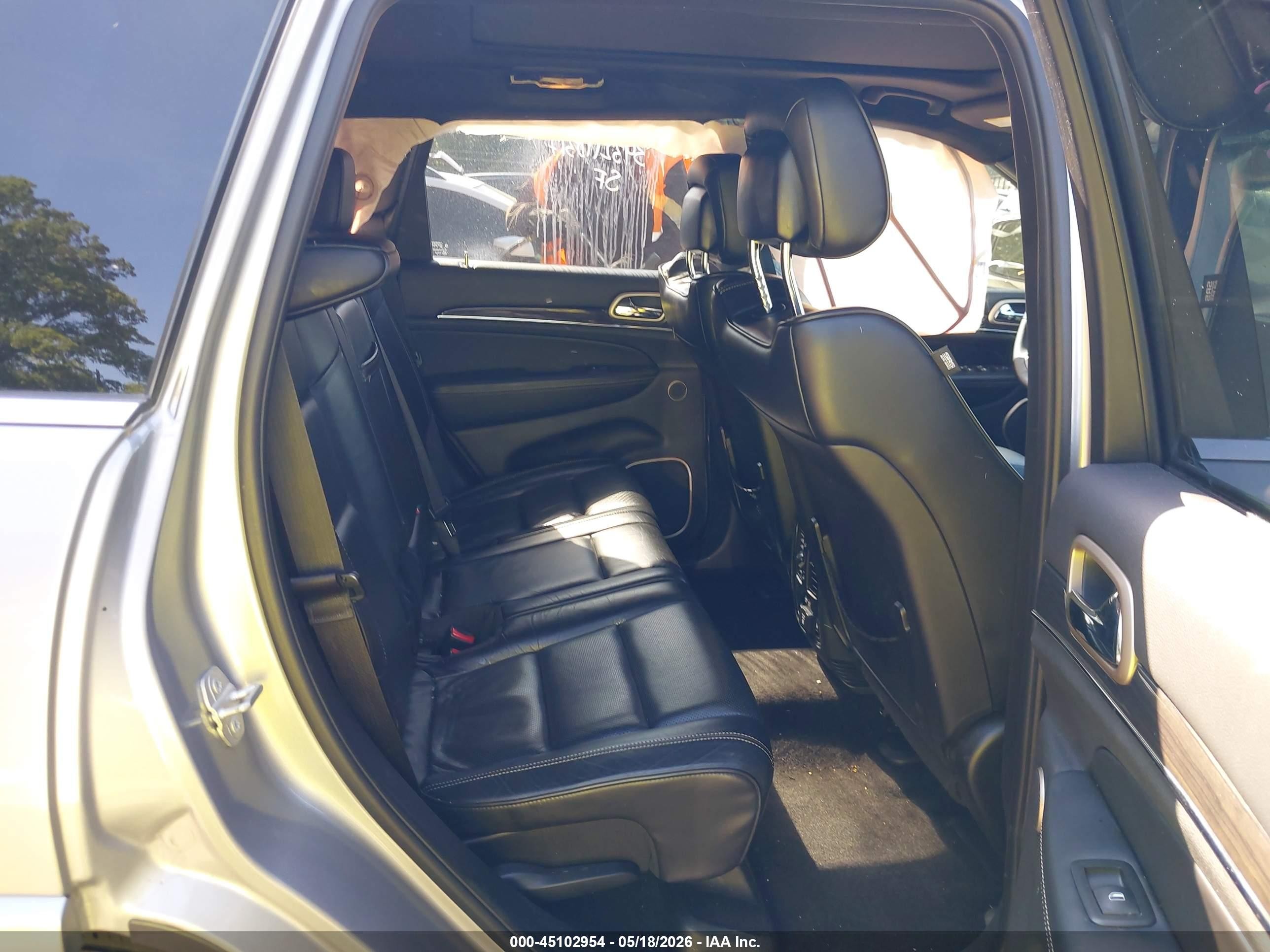 2015 Jeep Grand Cherokee Overland Silver vin: 1C4RJFCT6FC914337