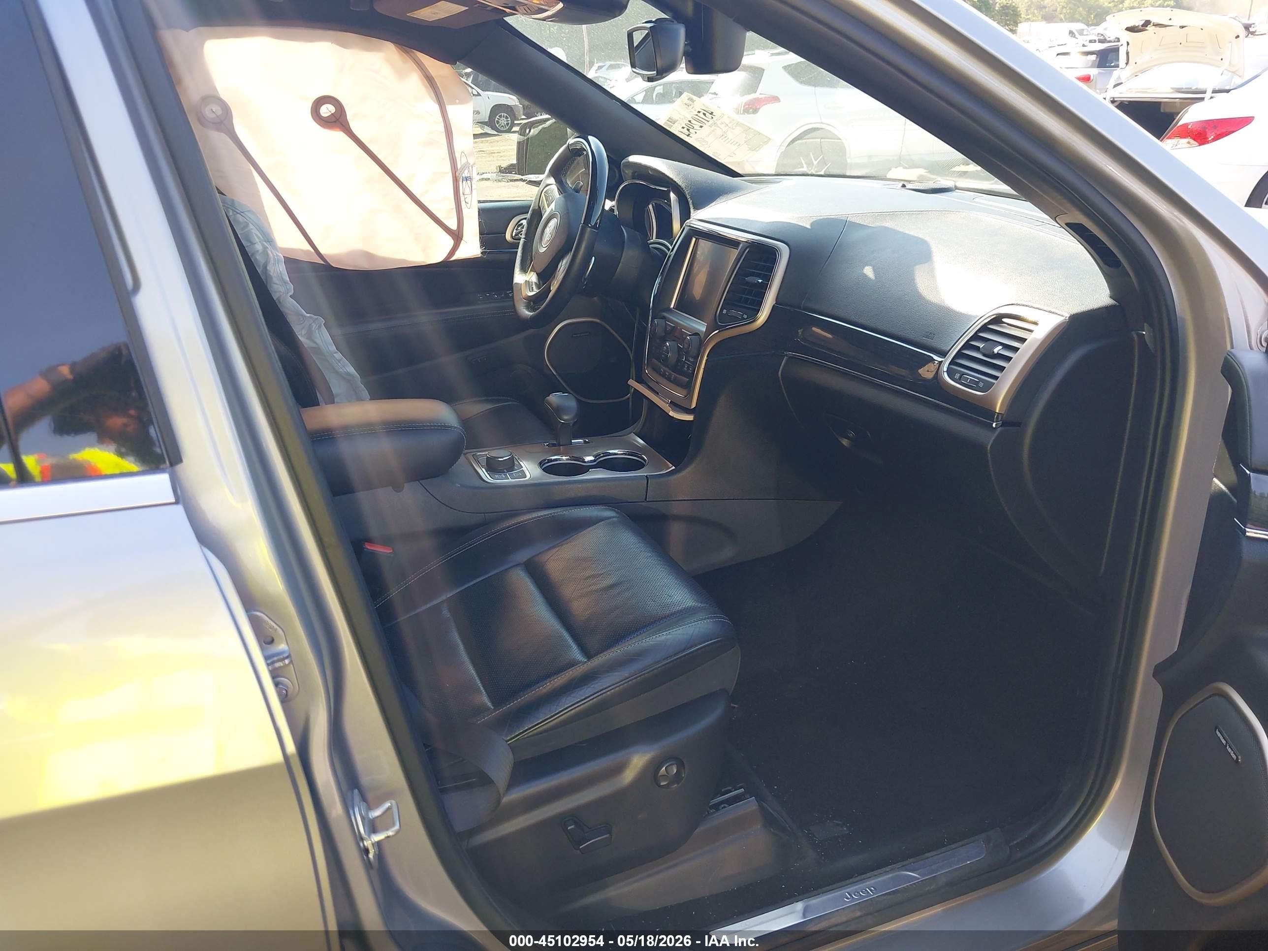 2015 Jeep Grand Cherokee Overland Silver vin: 1C4RJFCT6FC914337