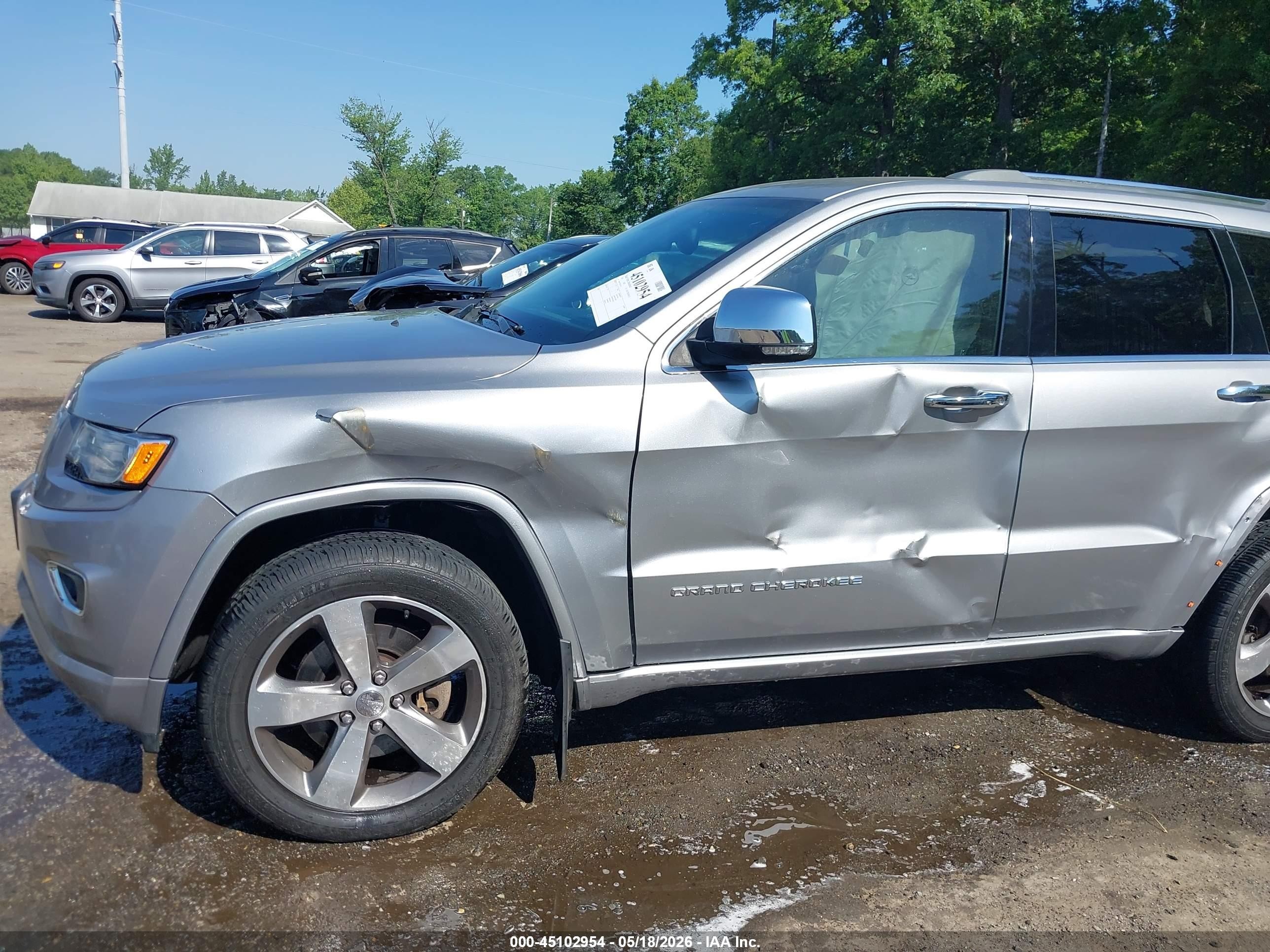 2015 Jeep Grand Cherokee Overland Silver vin: 1C4RJFCT6FC914337
