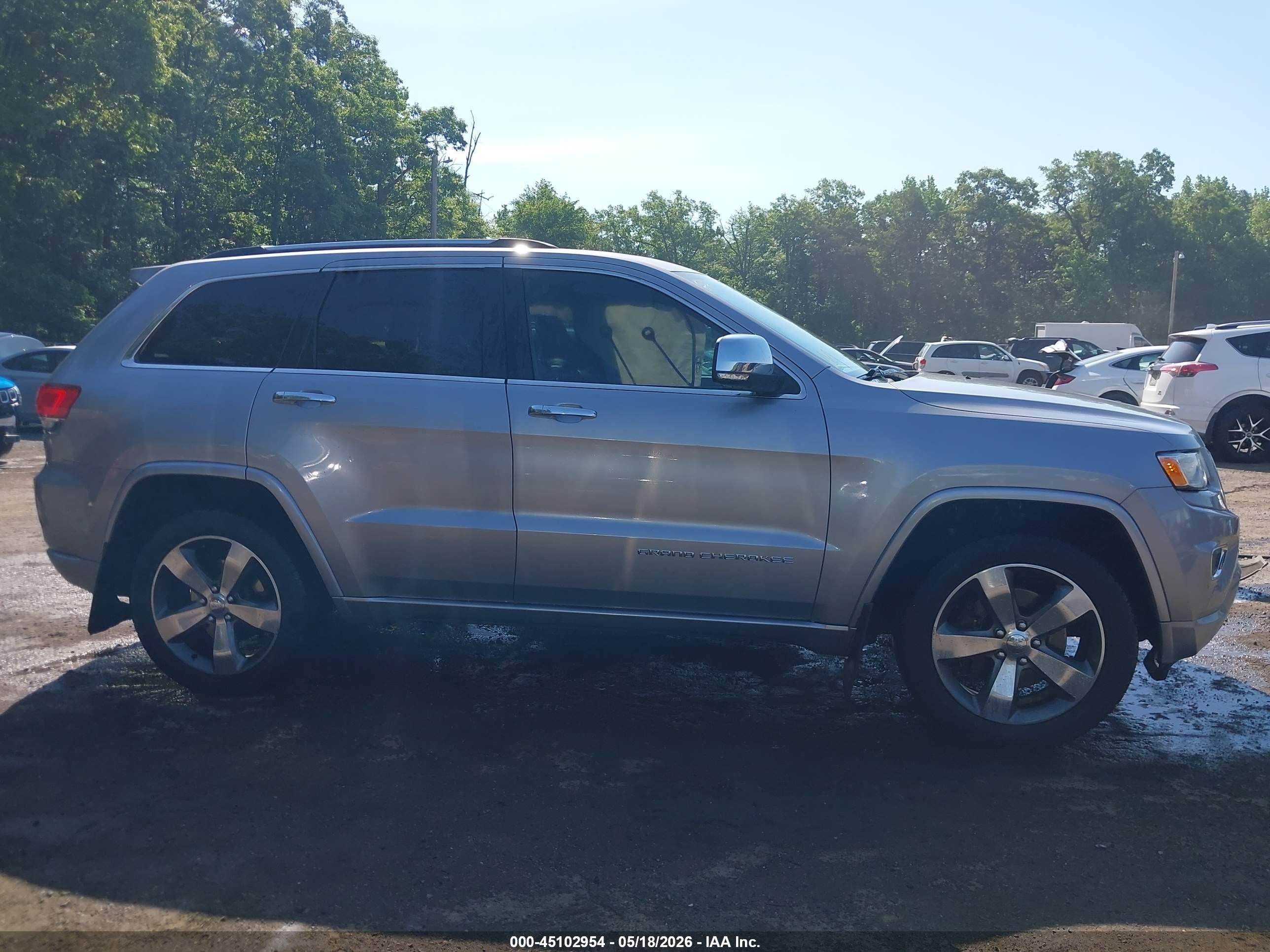 2015 Jeep Grand Cherokee Overland Silver vin: 1C4RJFCT6FC914337