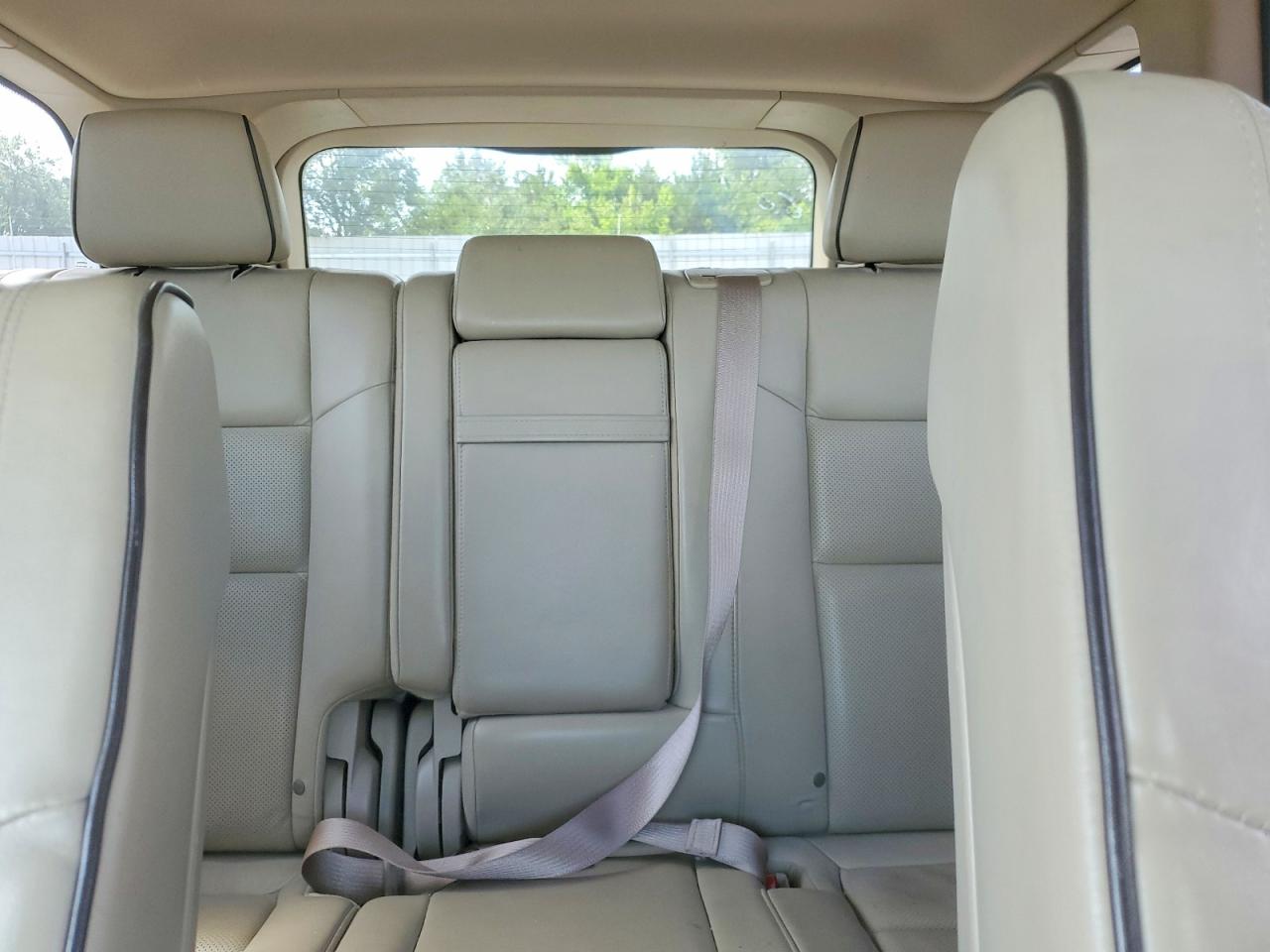 2014 Jeep Grand Cherokee Overland White vin: 1C4RJFCT7EC321360