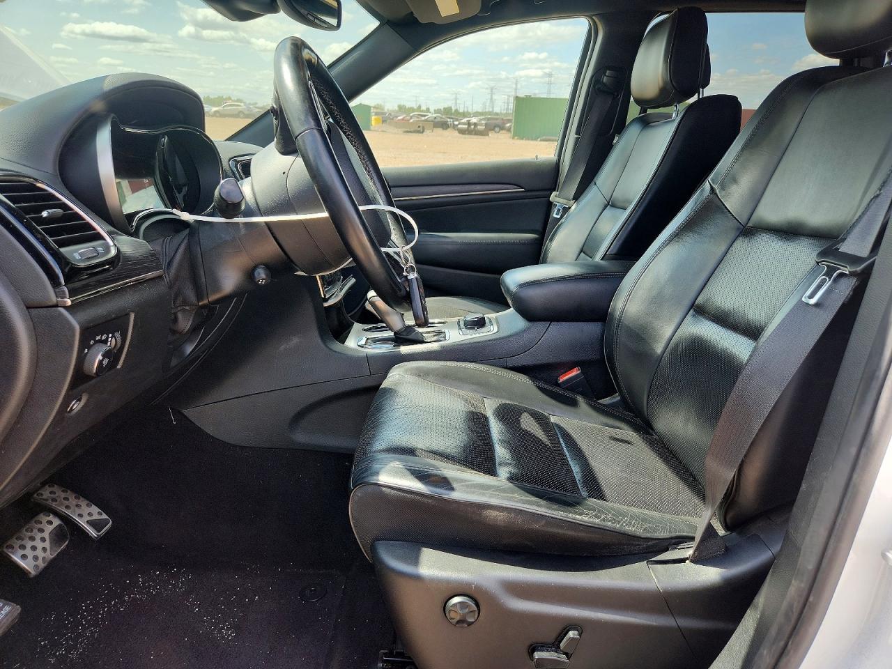 2019 Jeep Grand Cherokee Overland White vin: 1C4RJFCT8KC567765