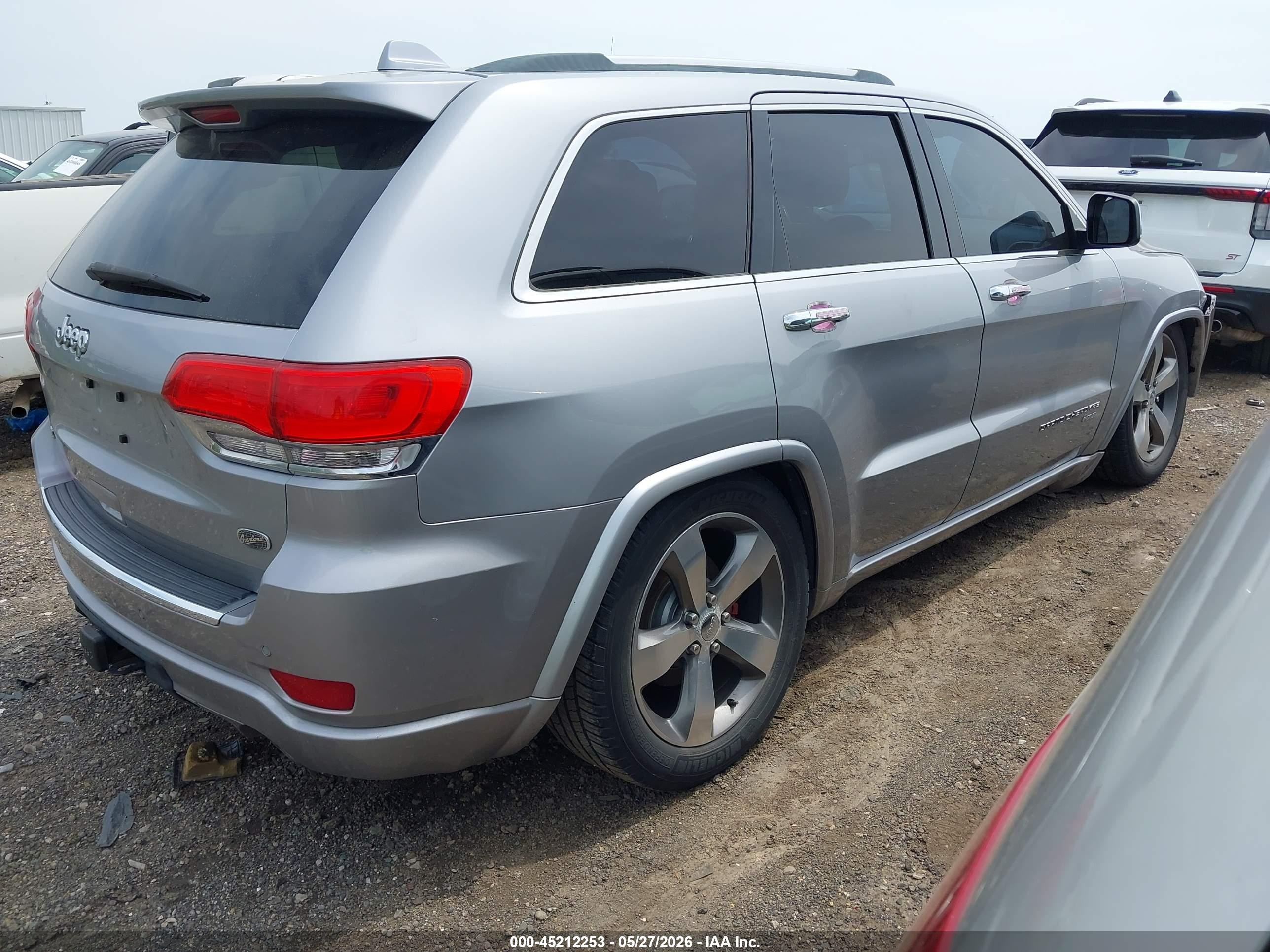 2015 Jeep Grand Cherokee Overland Silver vin: 1C4RJFCTXFC787933