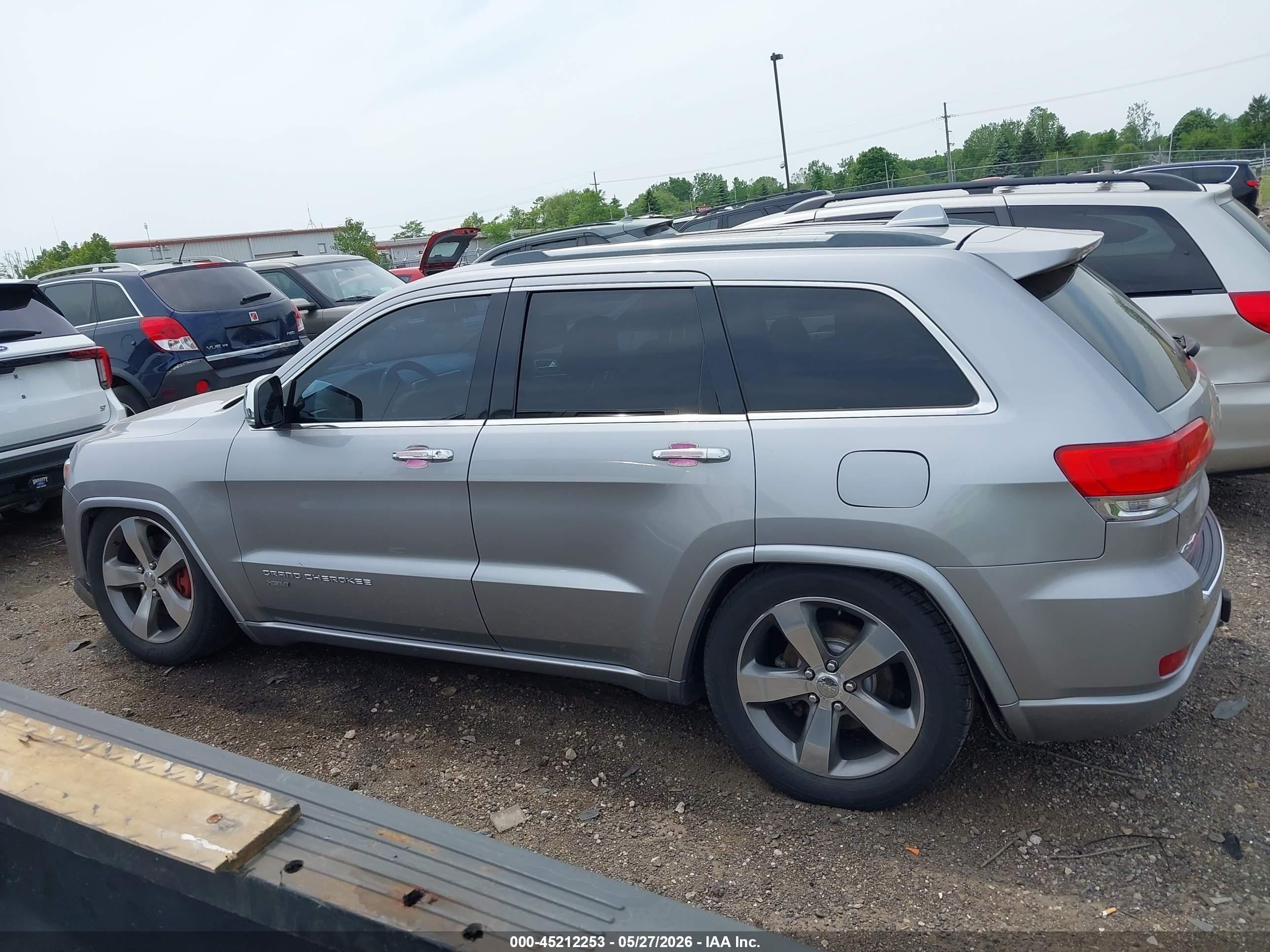2015 Jeep Grand Cherokee Overland Silver vin: 1C4RJFCTXFC787933